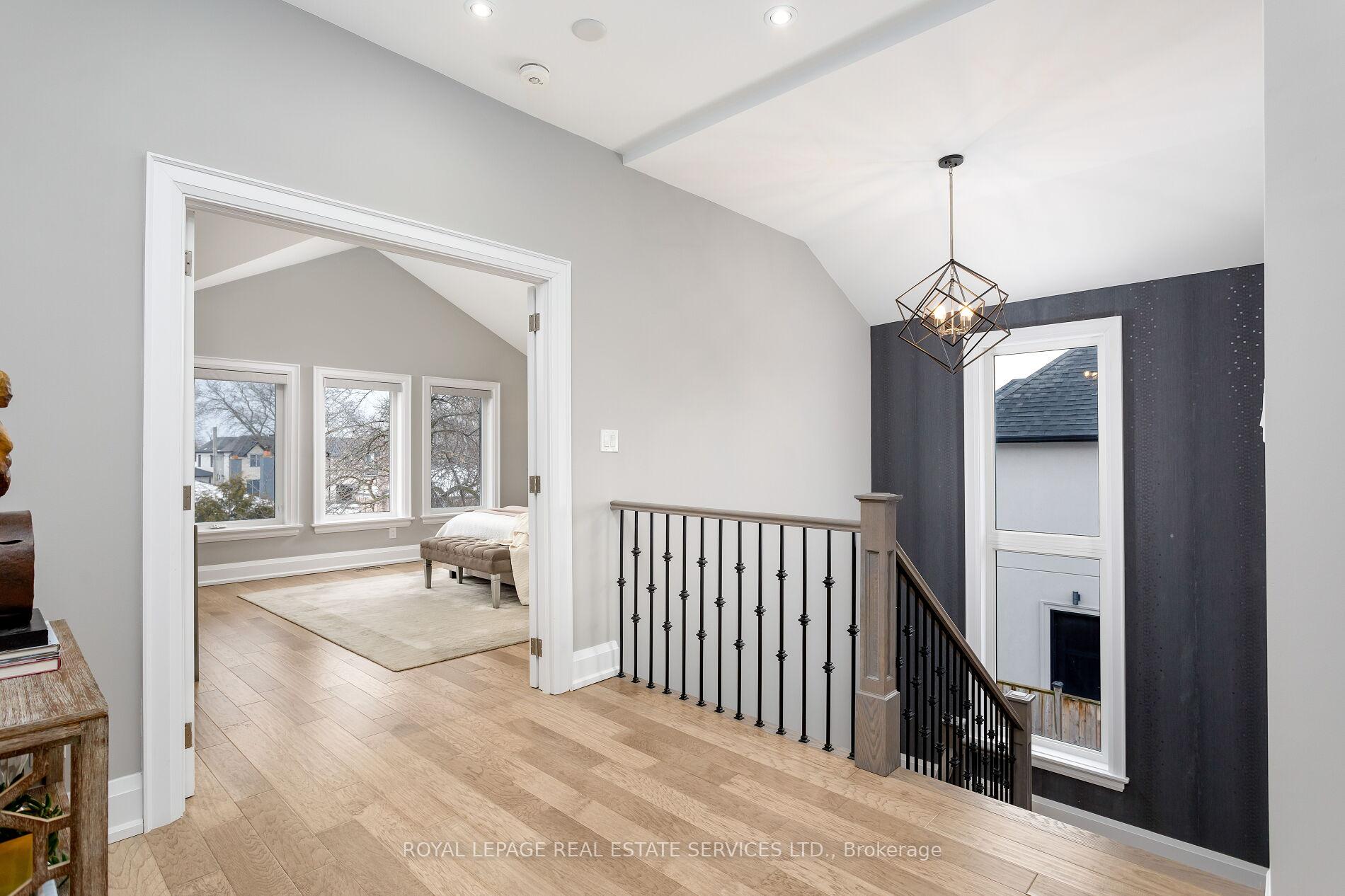 443 Seabourne Drive, Oakville, ON L6L 4E9, Oakville ON, L6L 4E9