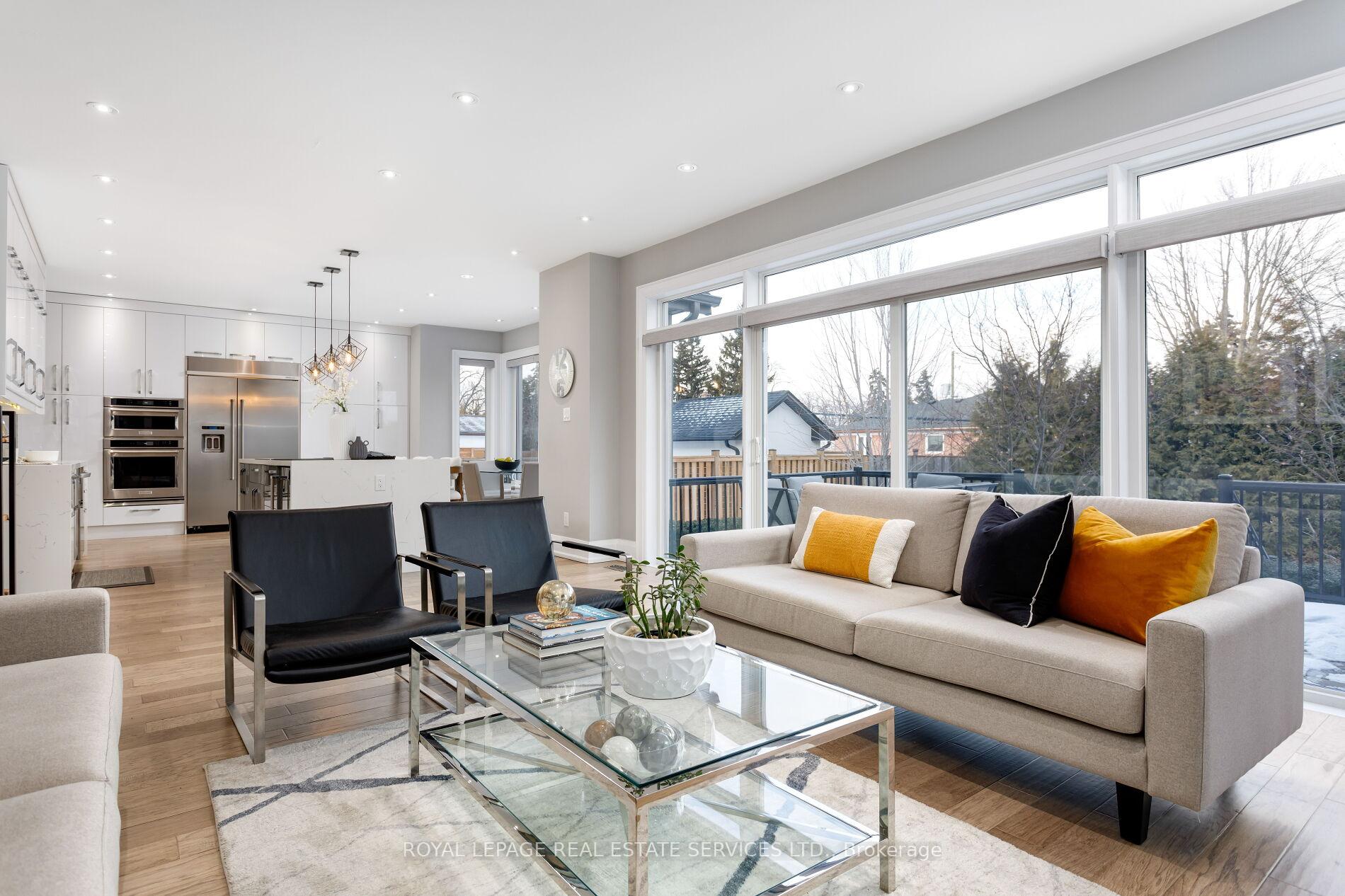 443 Seabourne Drive, Oakville, ON L6L 4E9, Oakville ON, L6L 4E9