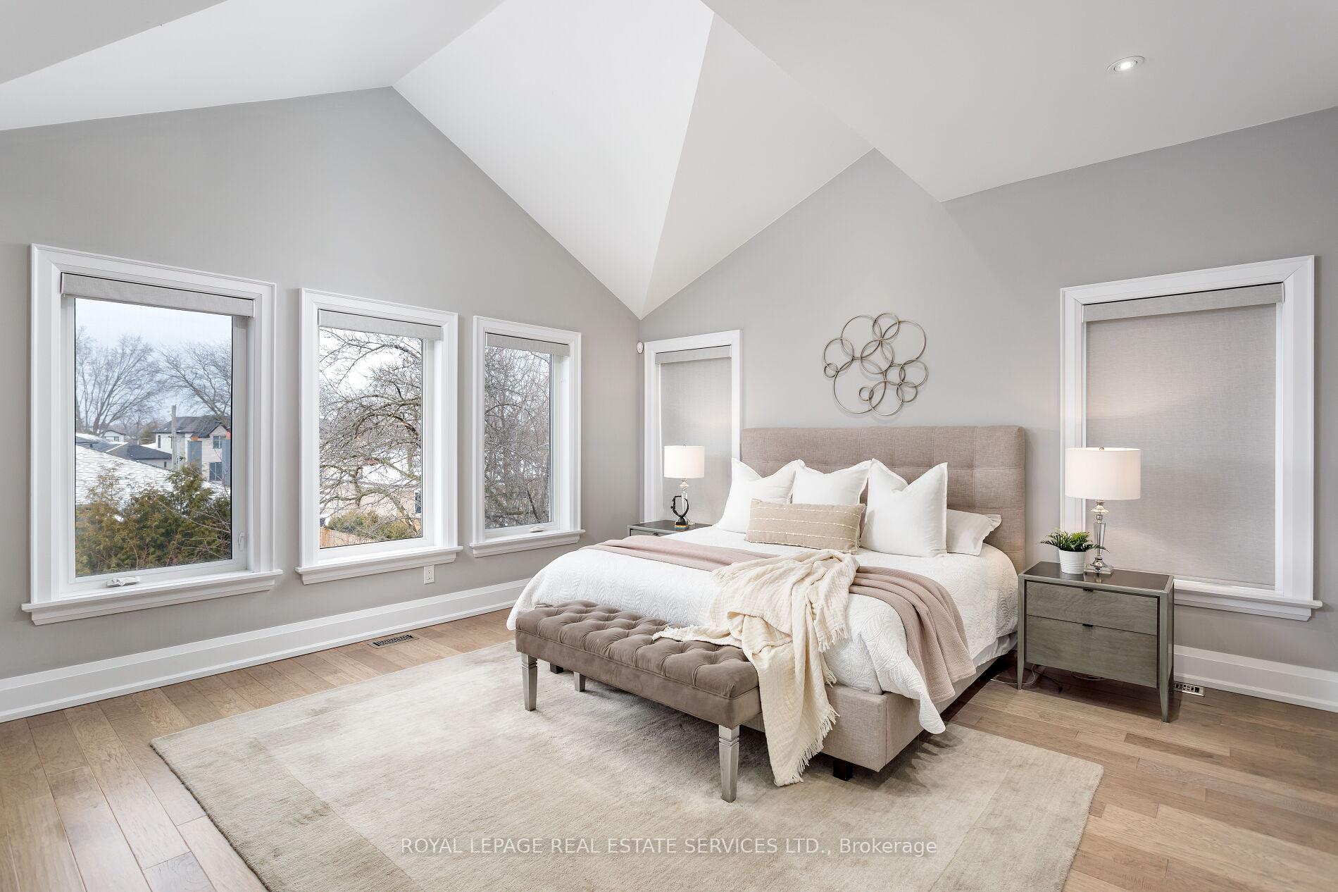 443 Seabourne Drive, Oakville, ON L6L 4E9, Oakville ON, L6L 4E9