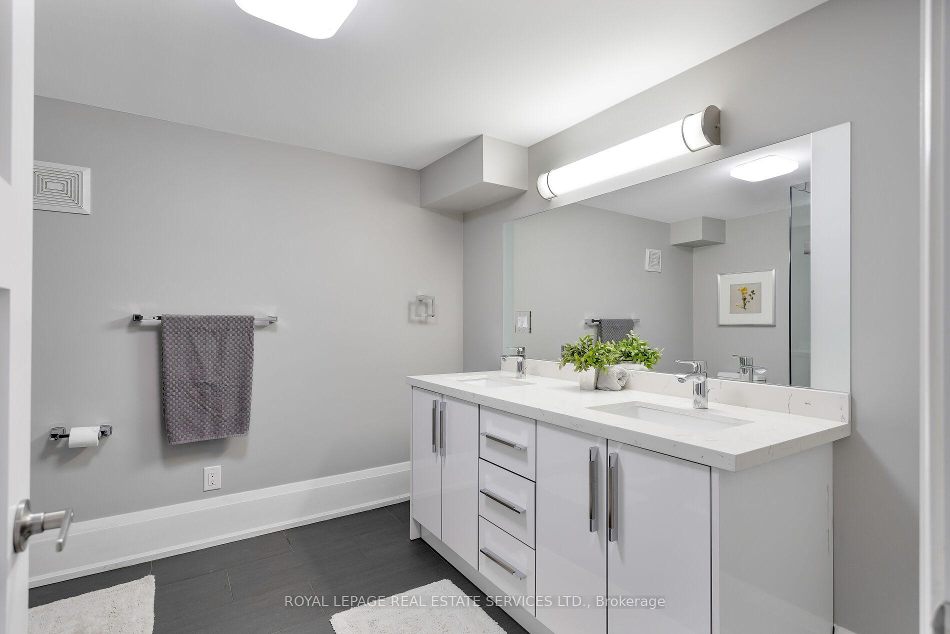 443 Seabourne Drive, Oakville, ON L6L 4E9, Oakville ON, L6L 4E9