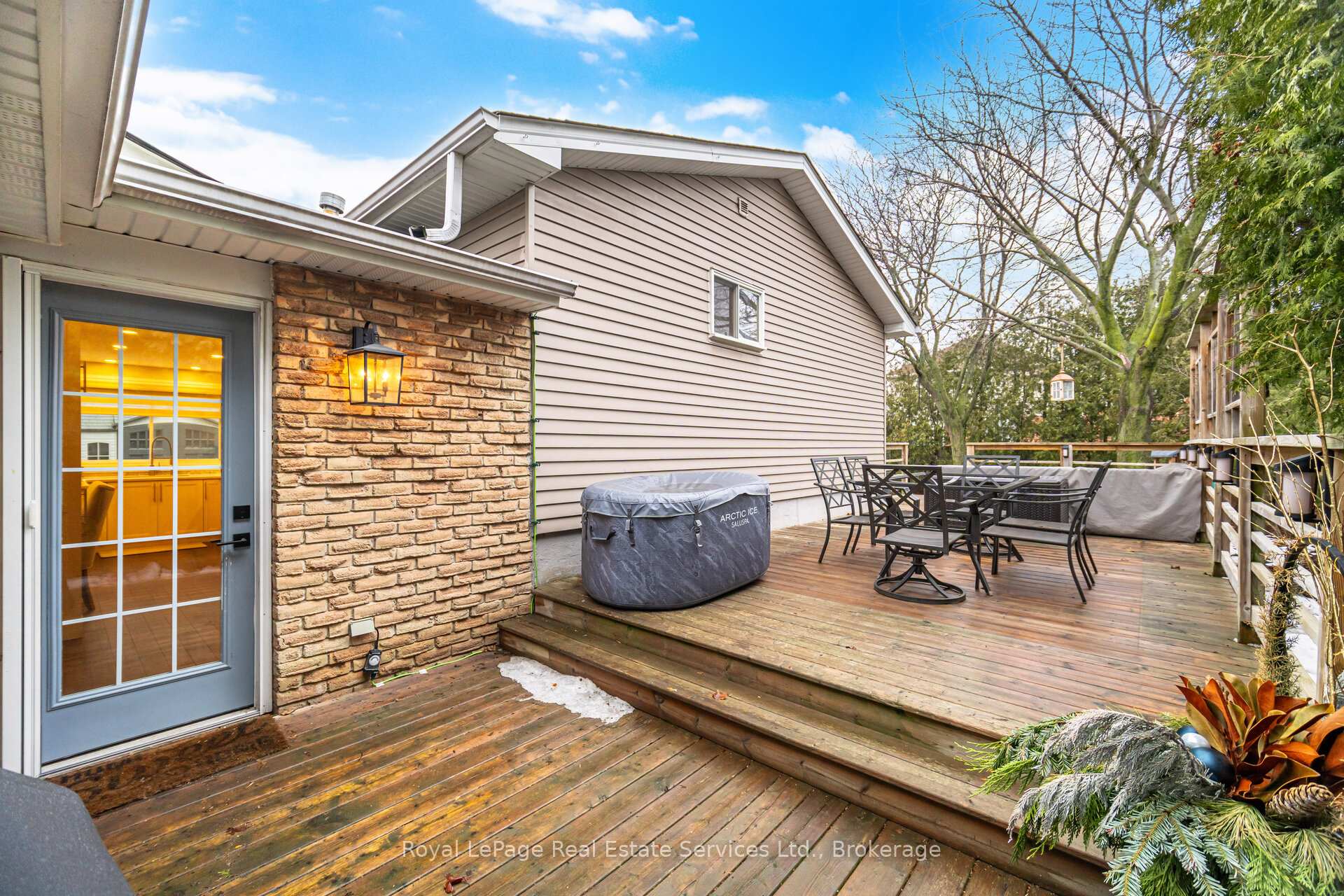 667 Lomond Crescent, Burlington, ON L7L 2N8, Burlington ON, L7L 2N8