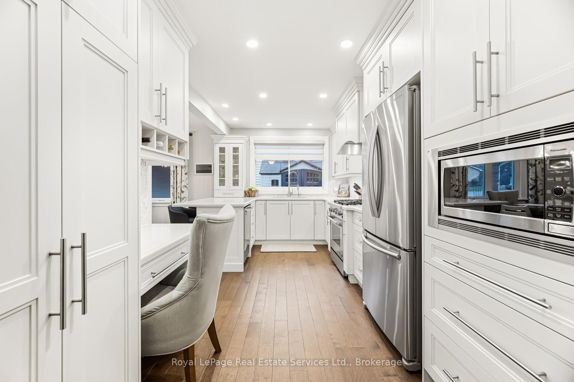 667 Lomond Crescent, Burlington, ON L7L 2N8, Burlington ON, L7L 2N8