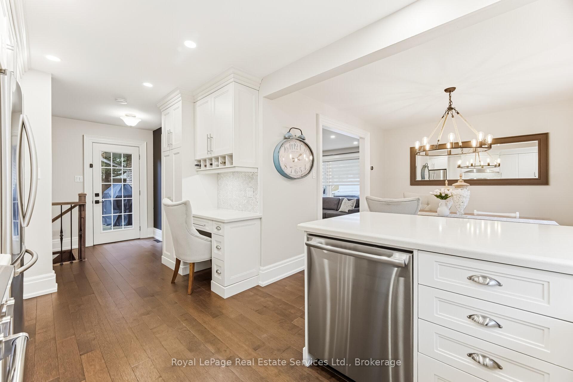 667 Lomond Crescent, Burlington, ON L7L 2N8, Burlington ON, L7L 2N8