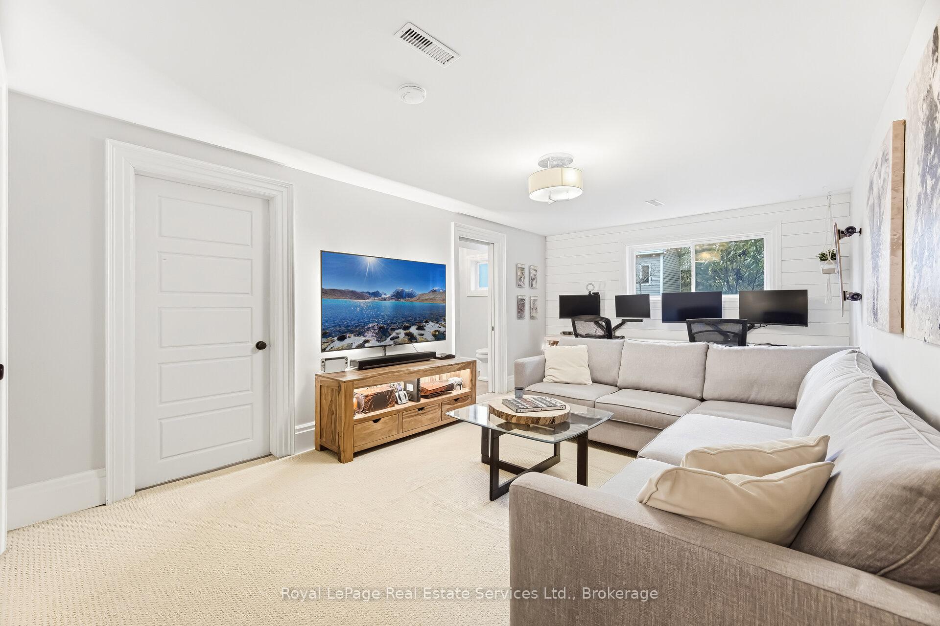 667 Lomond Crescent, Burlington, ON L7L 2N8, Burlington ON, L7L 2N8