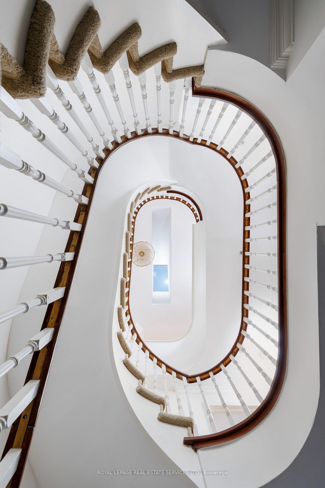 68 Tradewind Drive, Oakville, ON L6L 6K8