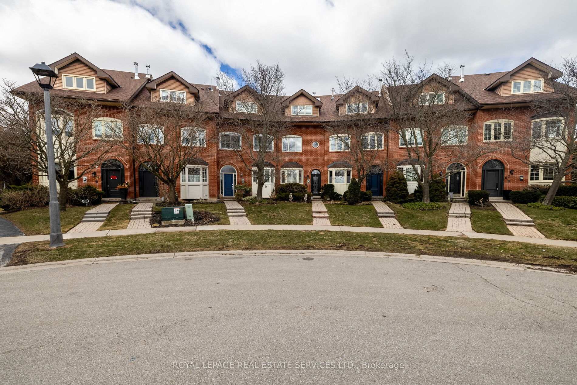 68 Tradewind Drive, Oakville, ON L6L 6K8