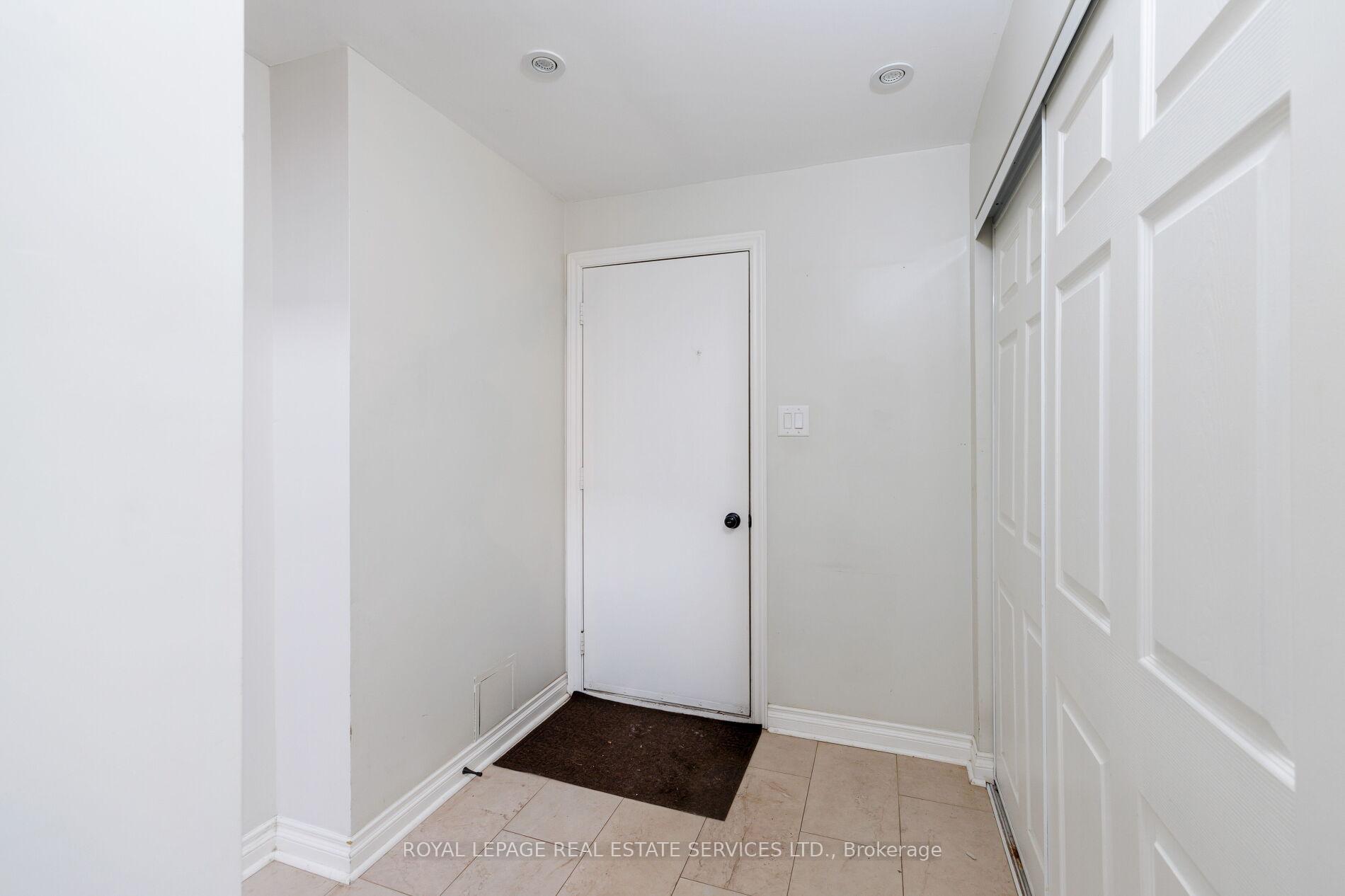 68 Tradewind Drive, Oakville, ON L6L 6K8