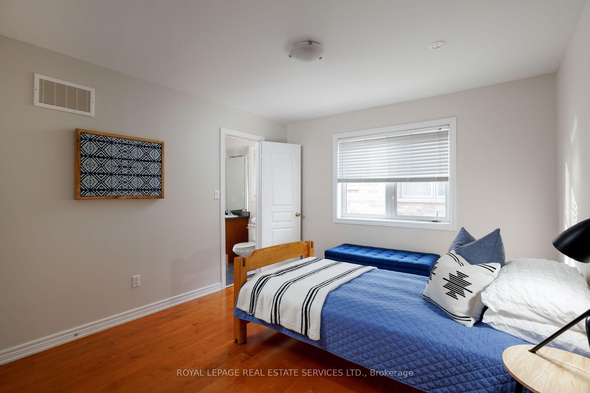 2313 Coronation Drive, Oakville, ON L6H 7N1