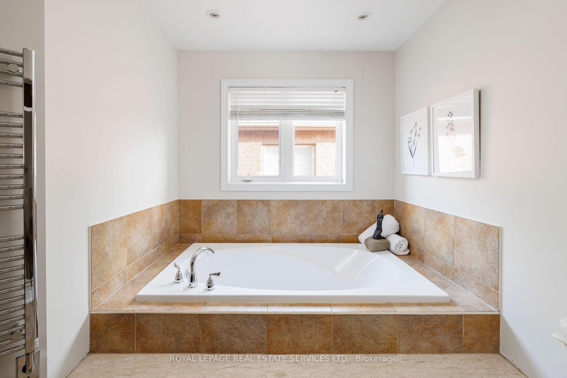 2313 Coronation Drive, Oakville, ON L6H 7N1