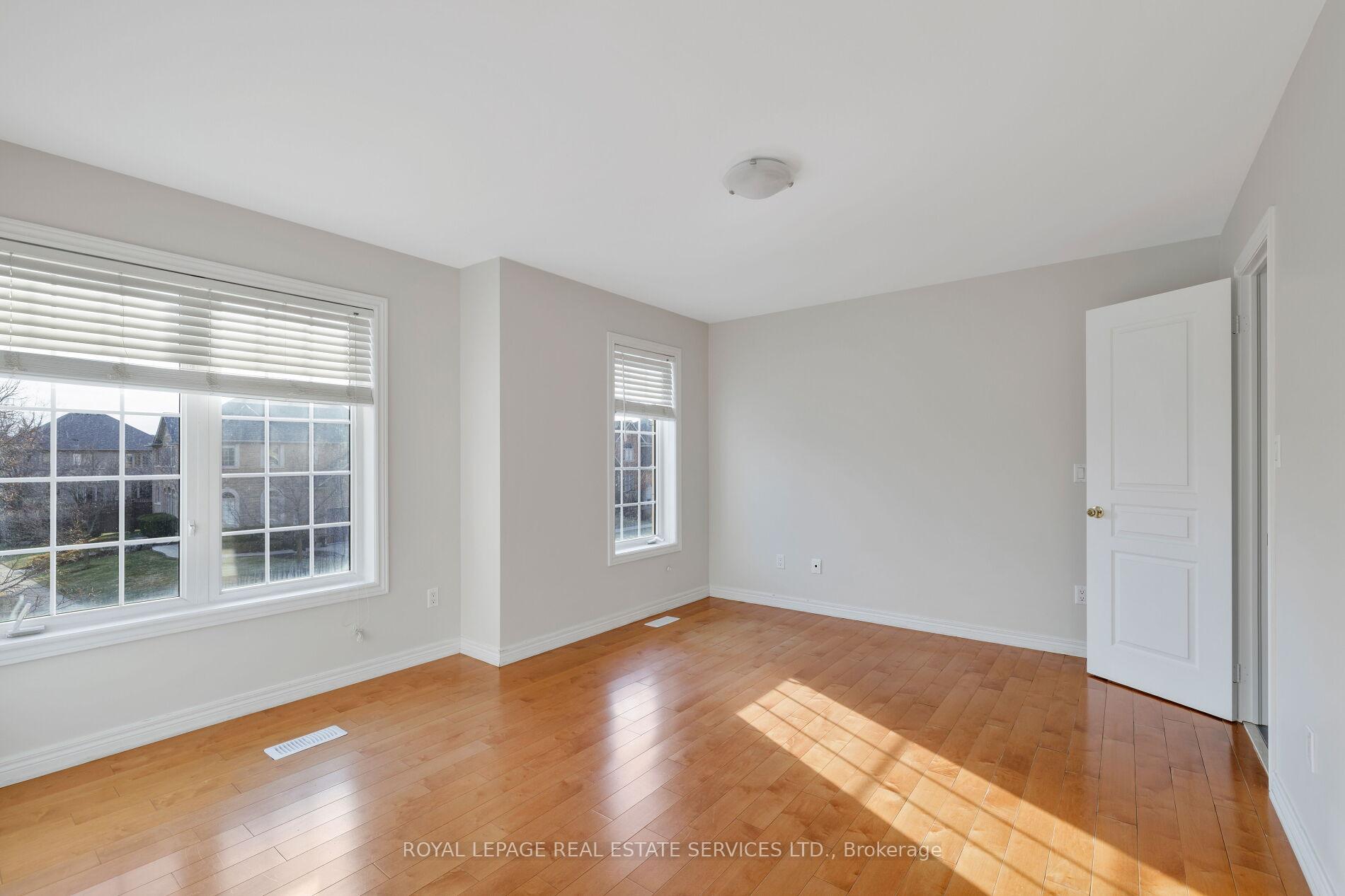 2313 Coronation Drive, Oakville, ON L6H 7N1