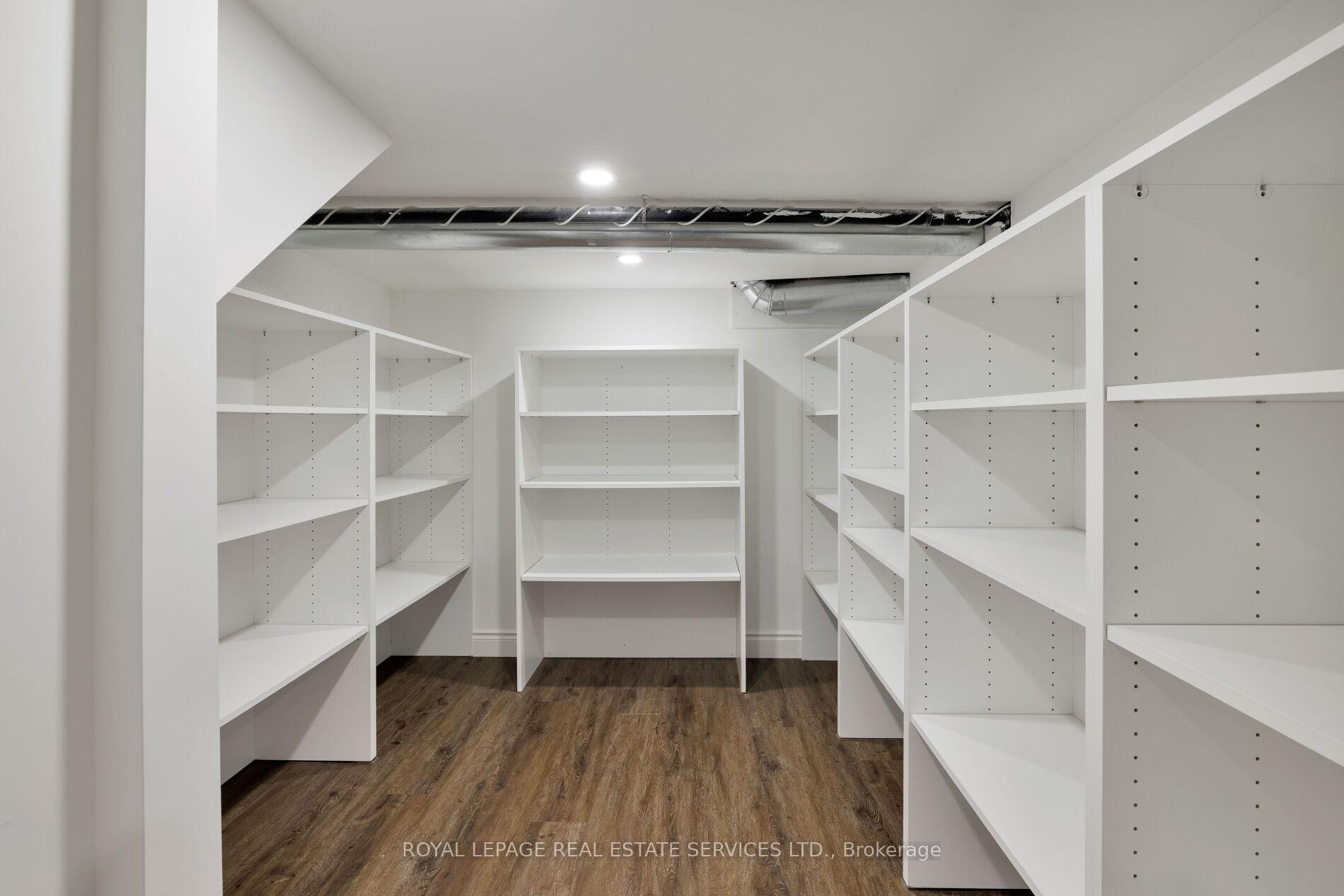 2313 Coronation Drive, Oakville, ON L6H 7N1