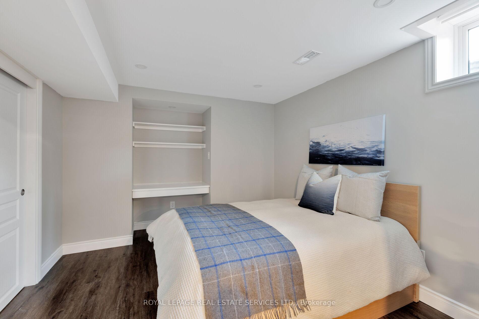 2313 Coronation Drive, Oakville, ON L6H 7N1