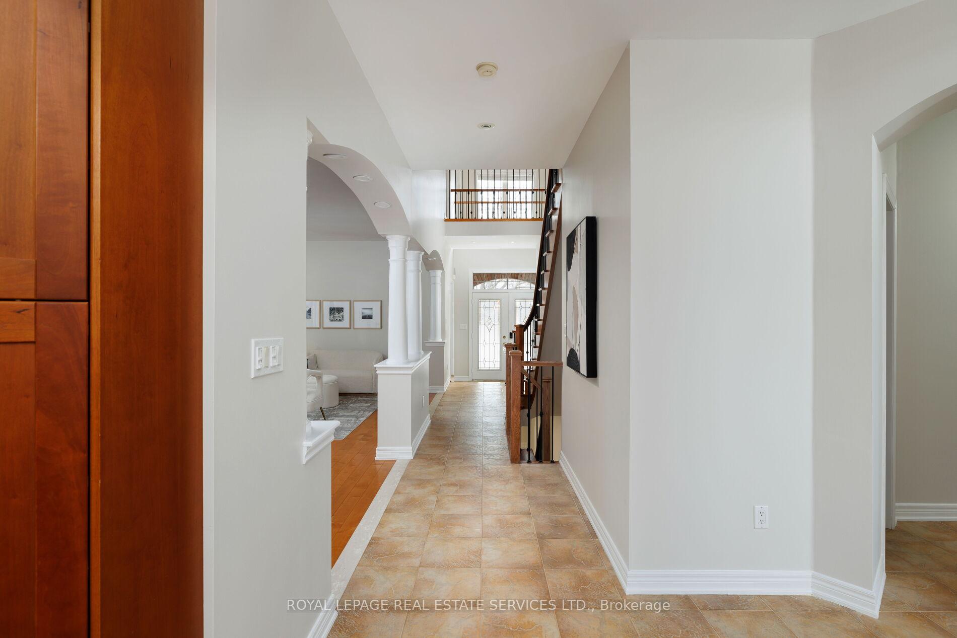 2313 Coronation Drive, Oakville, ON L6H 7N1