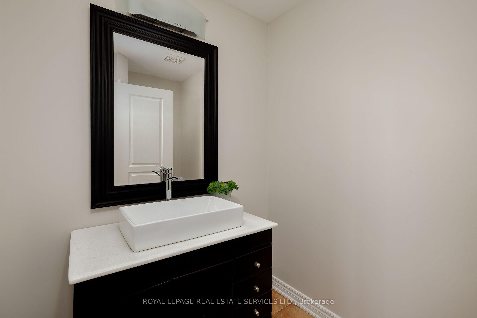 2313 Coronation Drive, Oakville, ON L6H 7N1