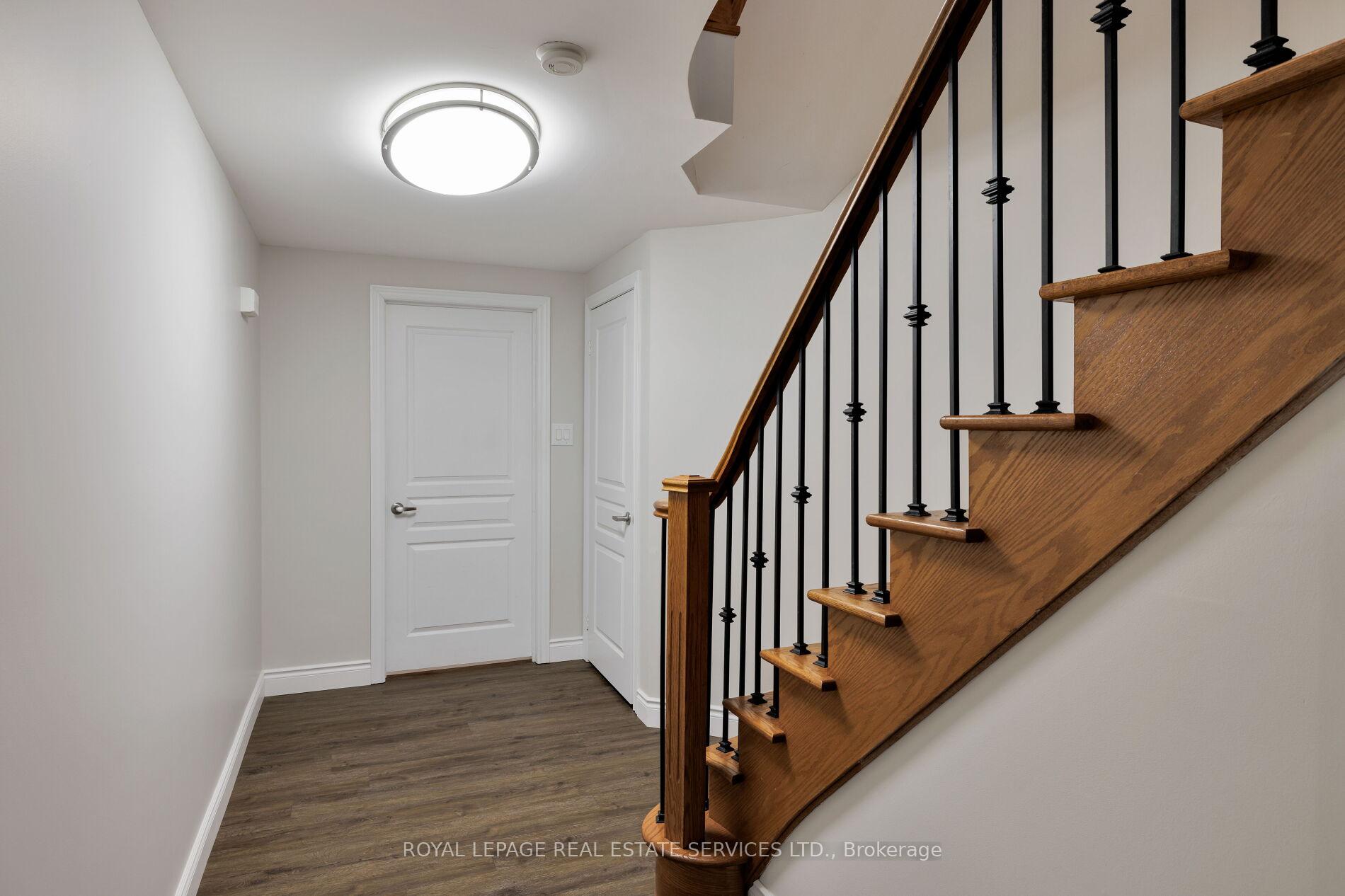 2313 Coronation Drive, Oakville, ON L6H 7N1