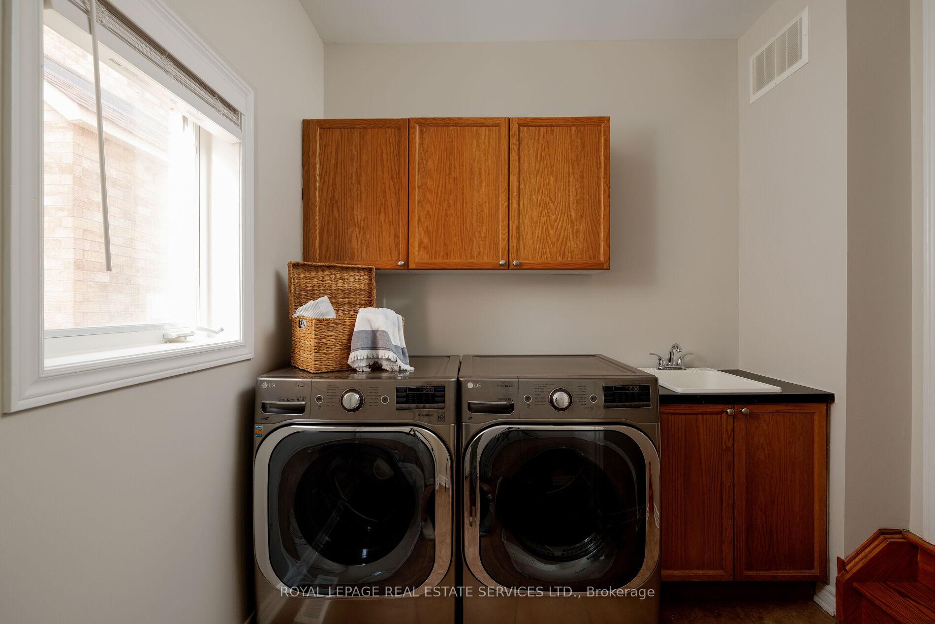 2313 Coronation Drive, Oakville, ON L6H 7N1