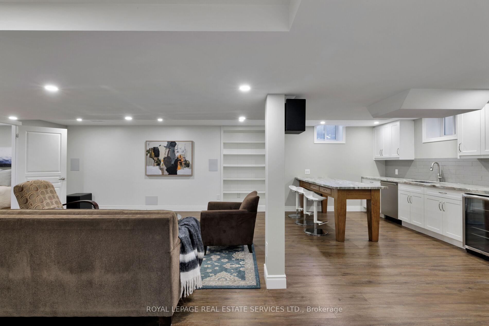 2313 Coronation Drive, Oakville, ON L6H 7N1