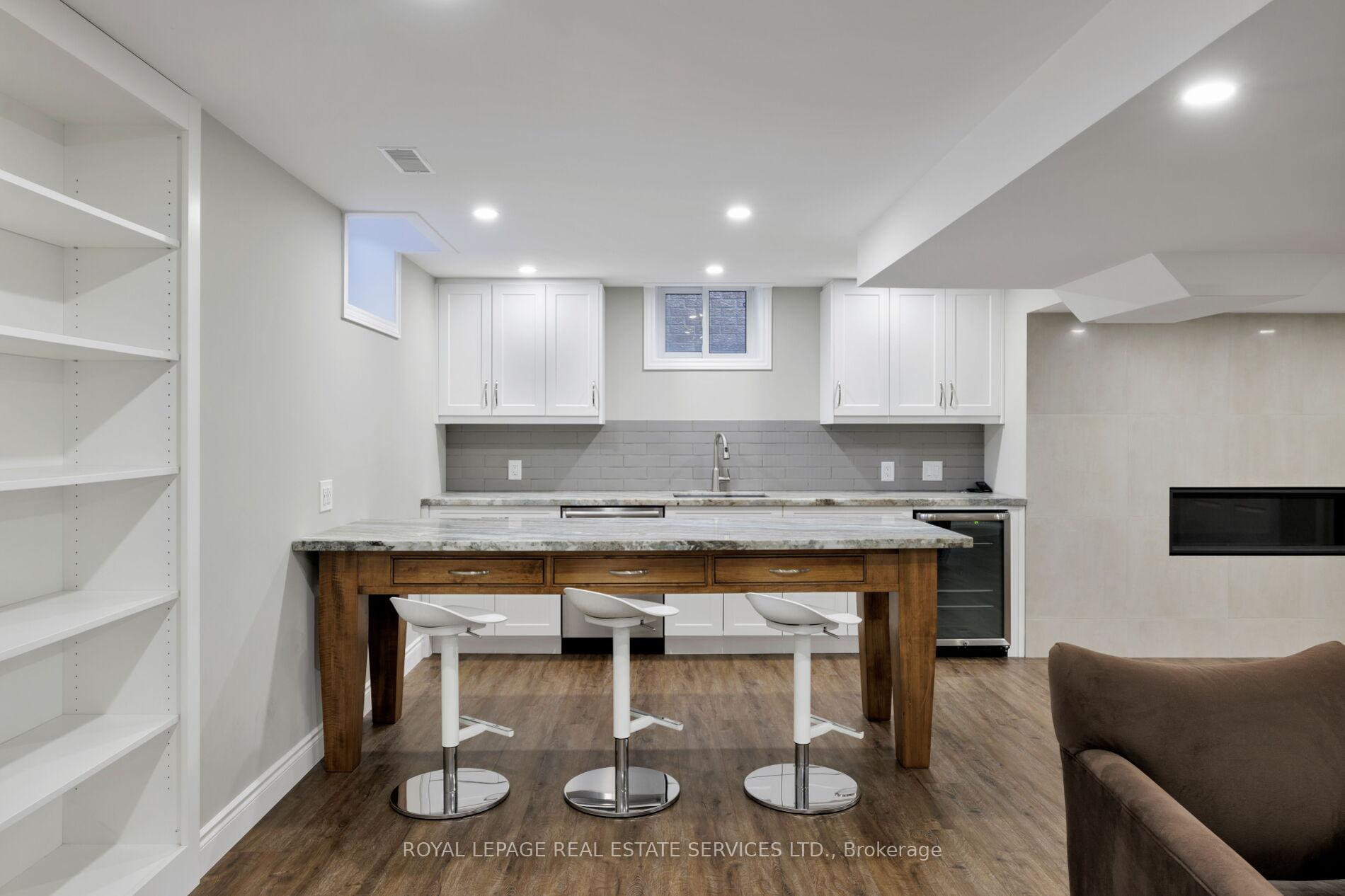 2313 Coronation Drive, Oakville, ON L6H 7N1