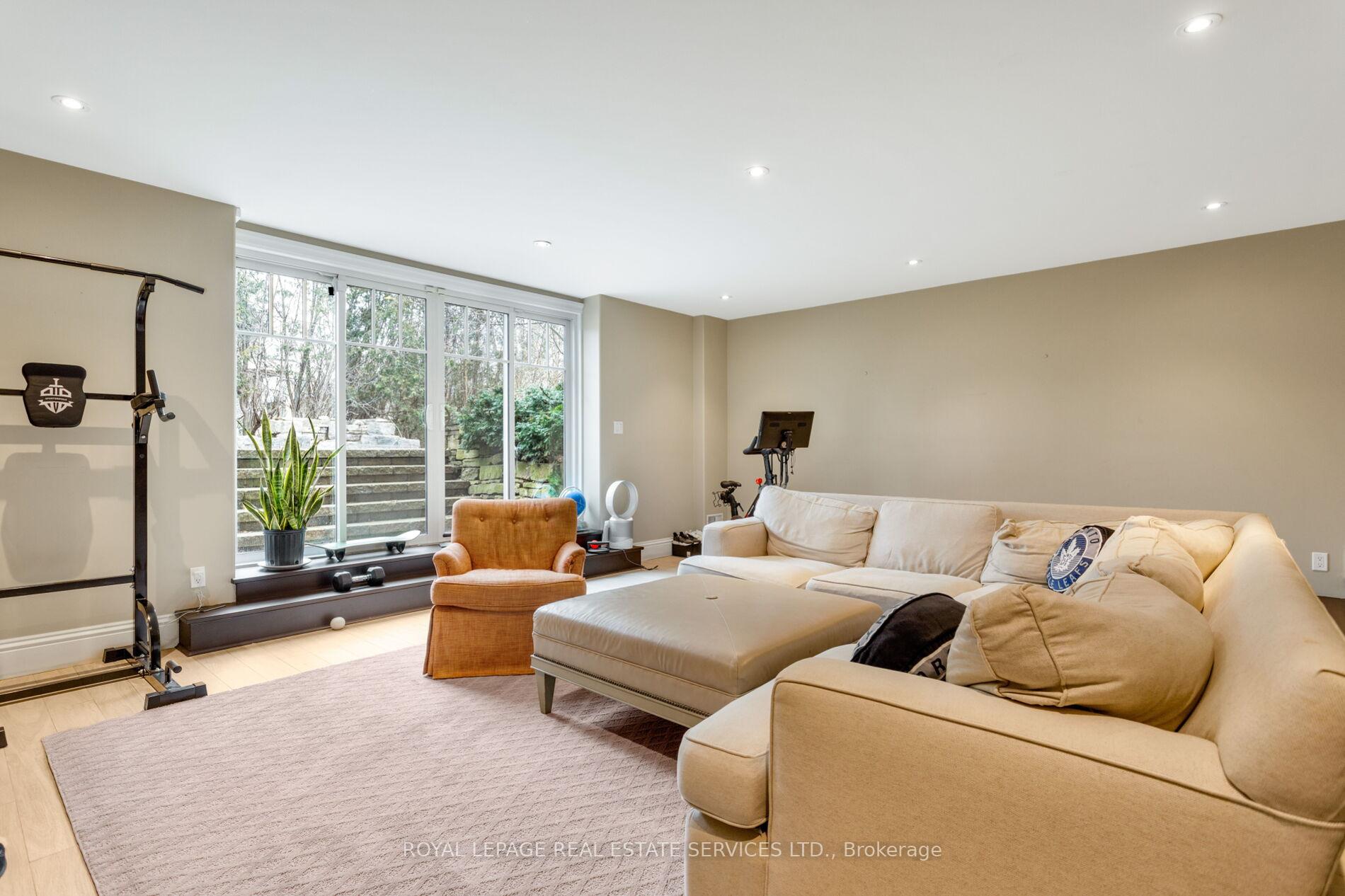 1387 Willowdown Road