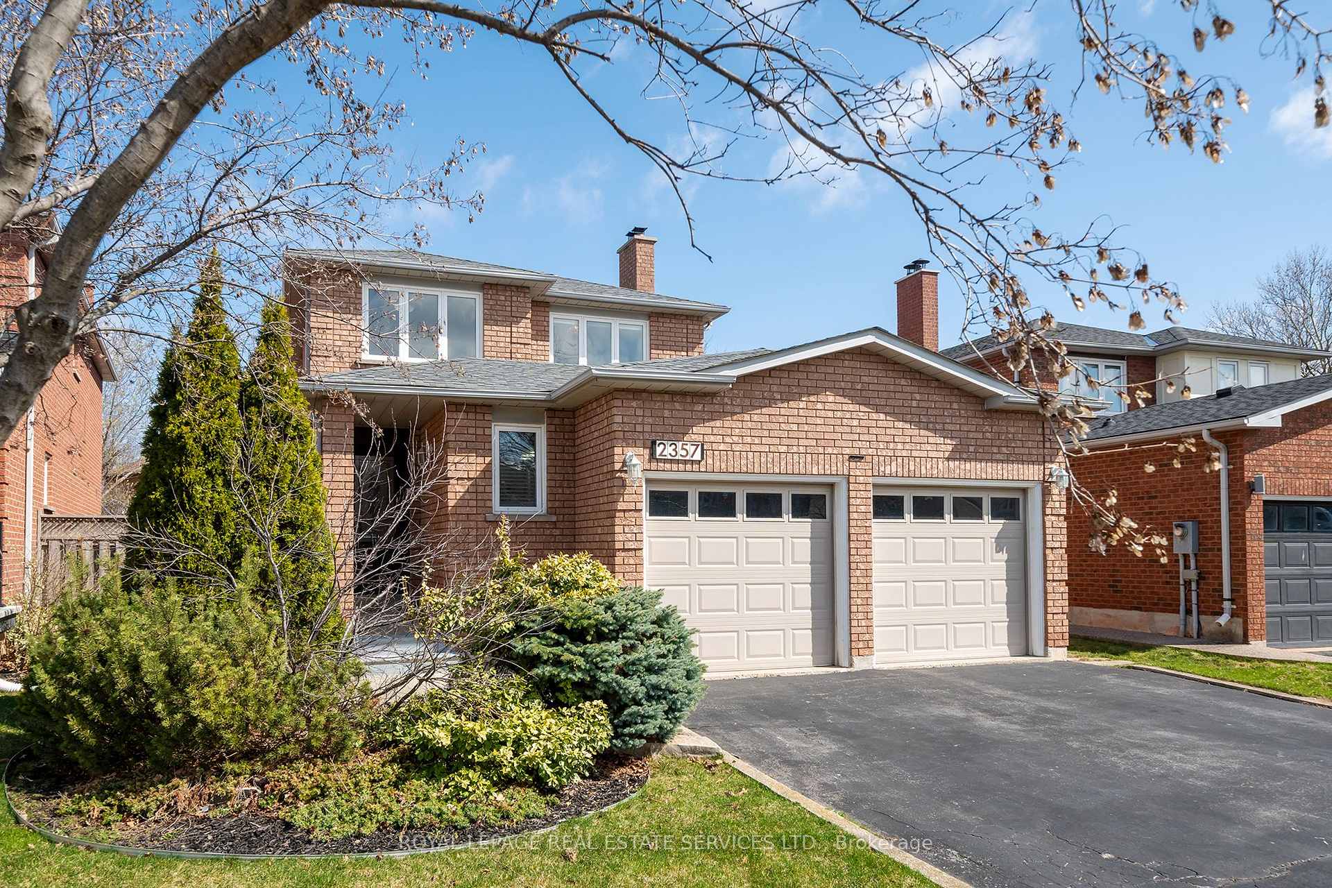 2357 Mowat Avenue