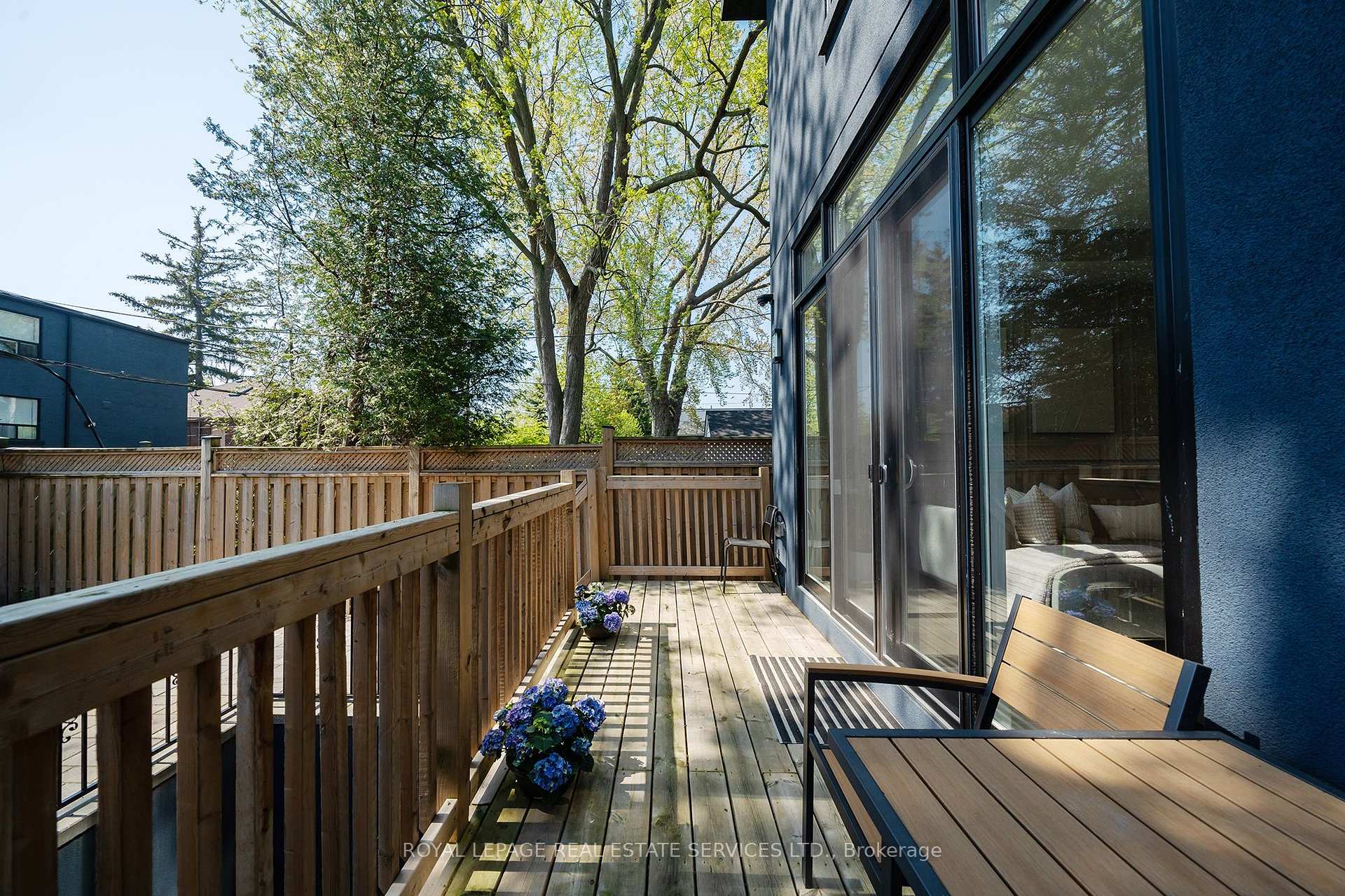 25A Tecumseth Avenue