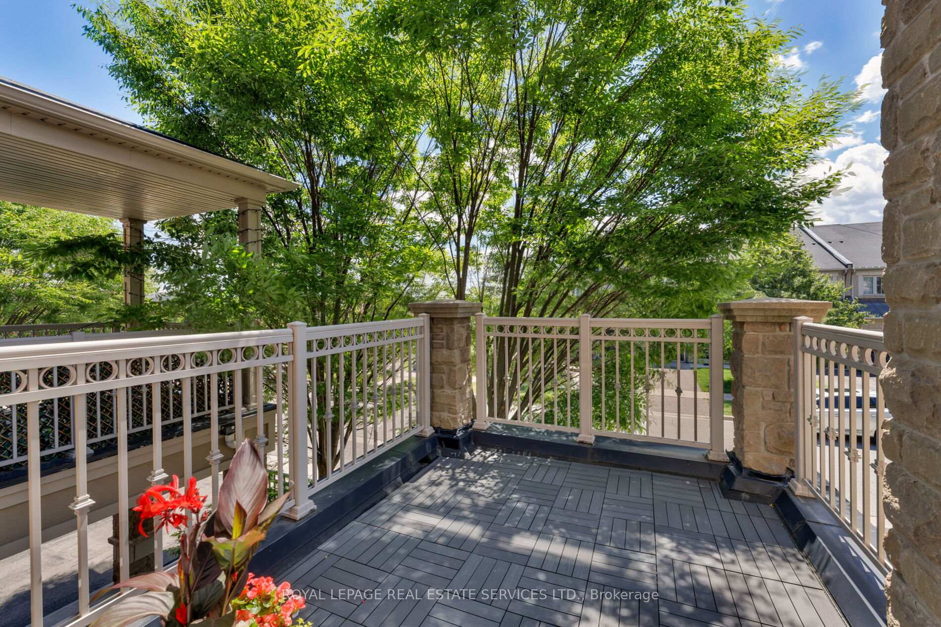 2425 Greenwich Drive