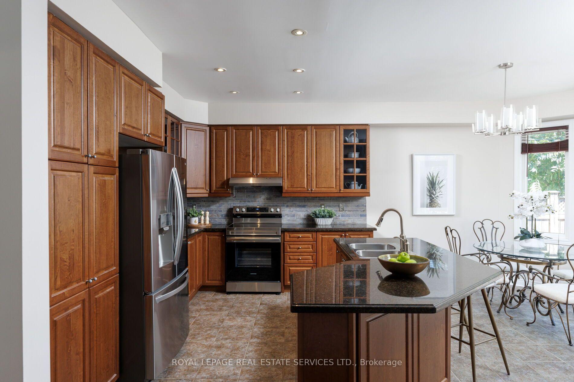 2190 Kingsridge Drive