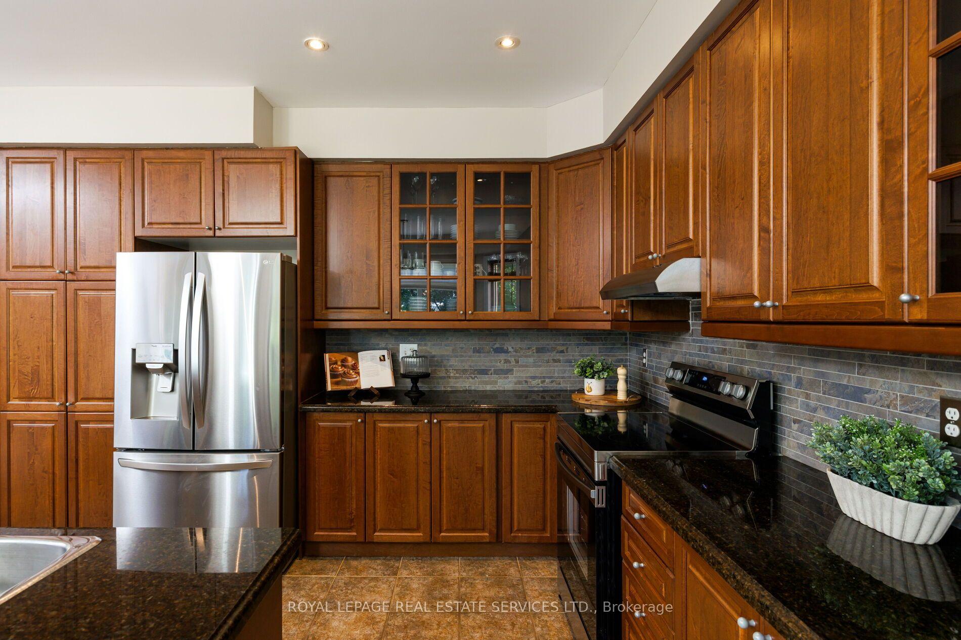 2190 Kingsridge Drive