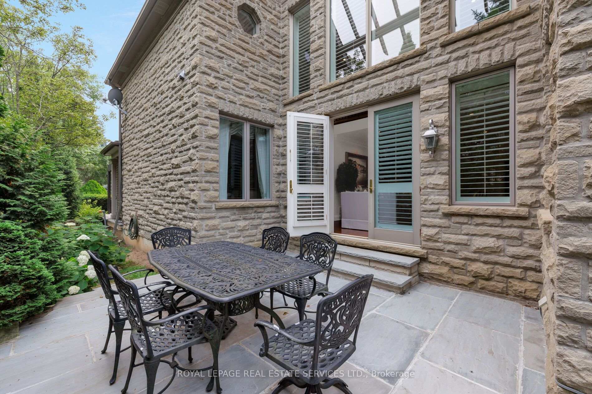 70 Shorewood Place