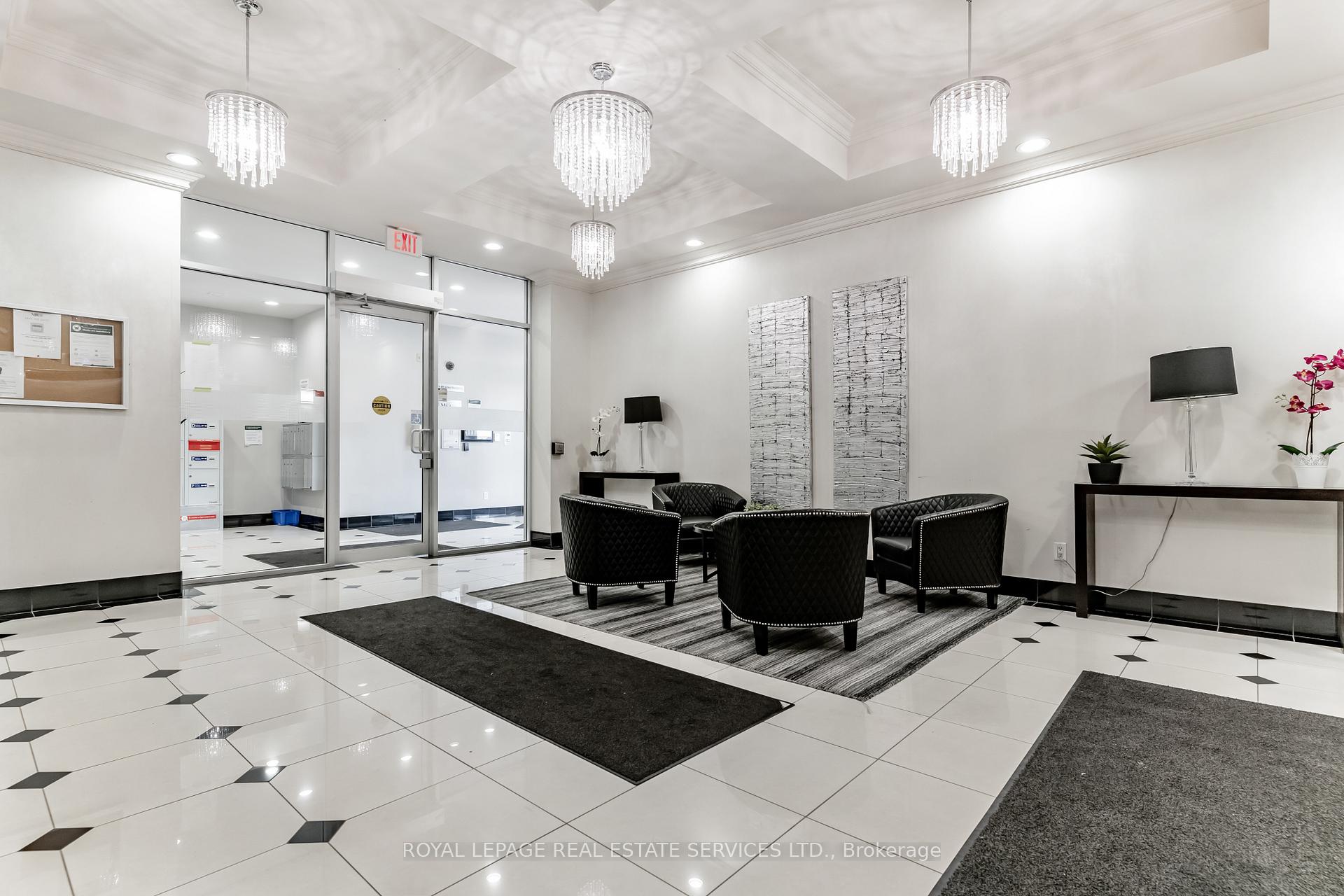 5327 Upper Middle Road 404