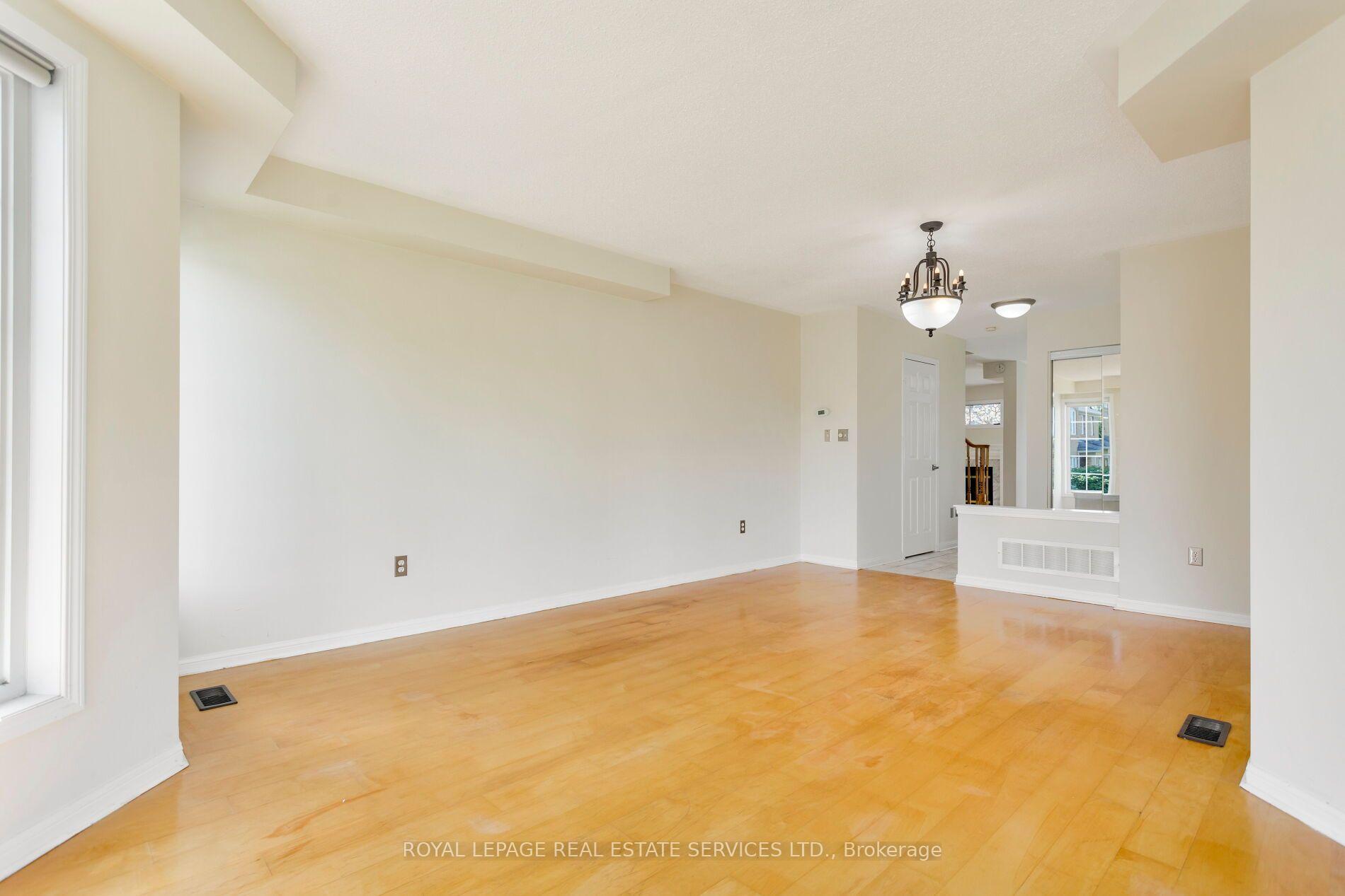 2204 Grand Oak Trail
