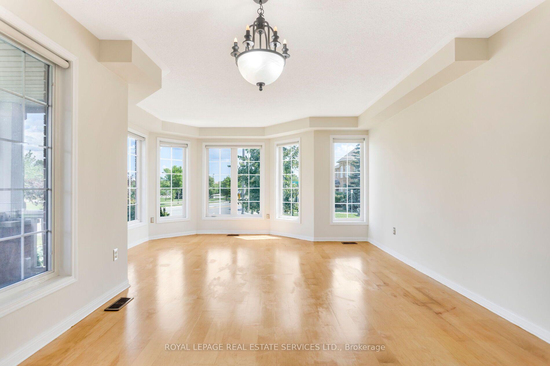 2204 Grand Oak Trail