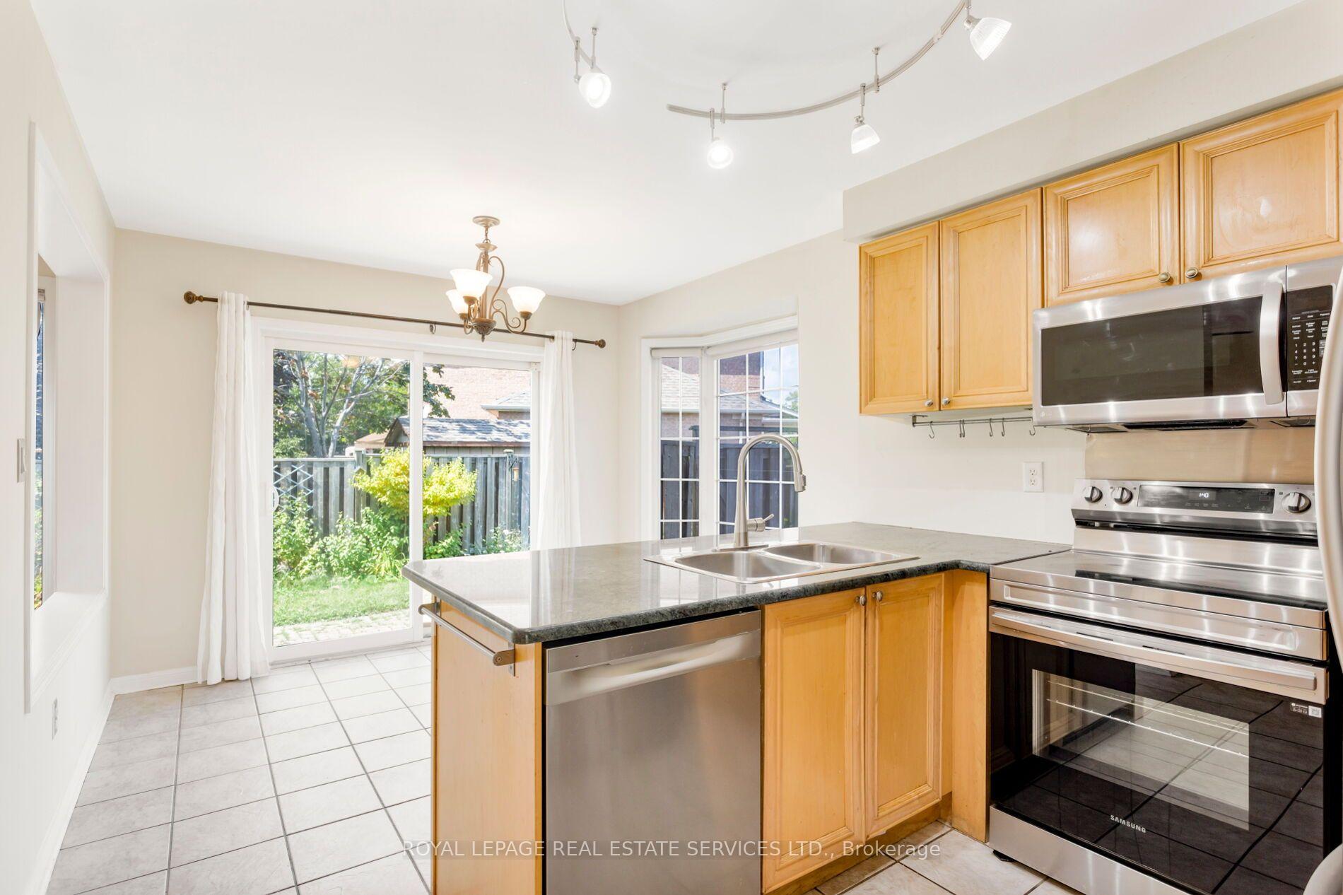 2204 Grand Oak Trail