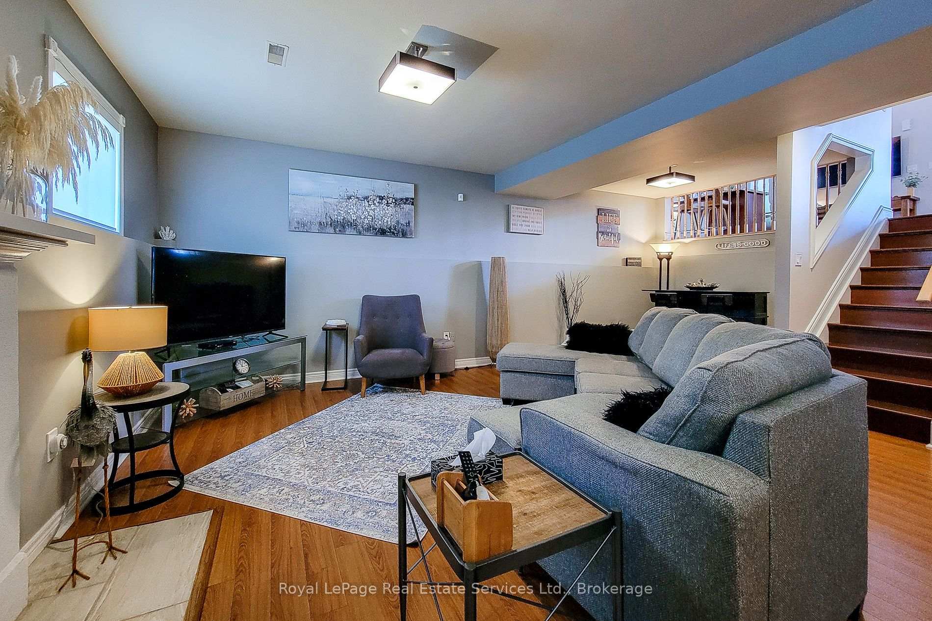 8111 Woodsview Crescent