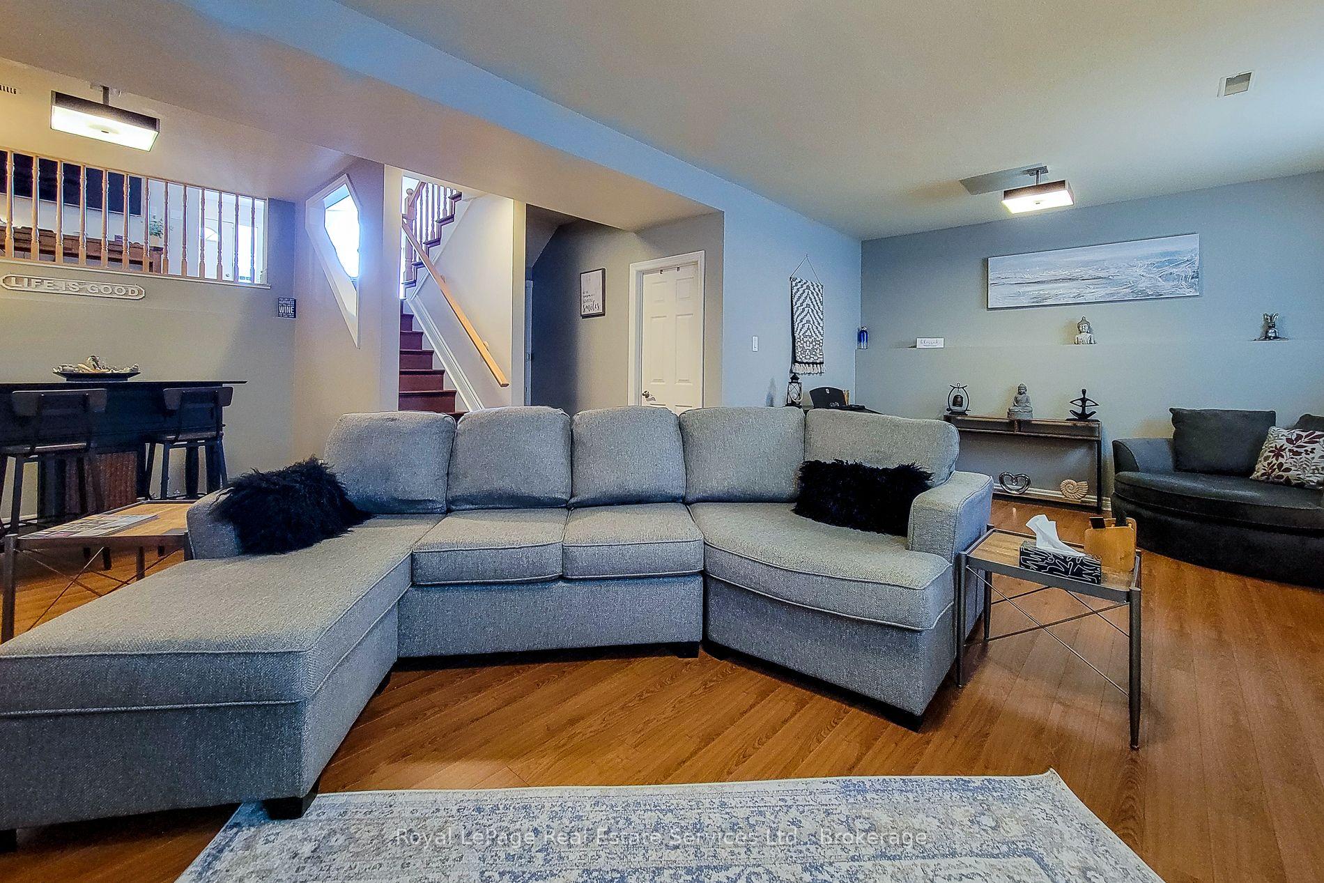 8111 Woodsview Crescent