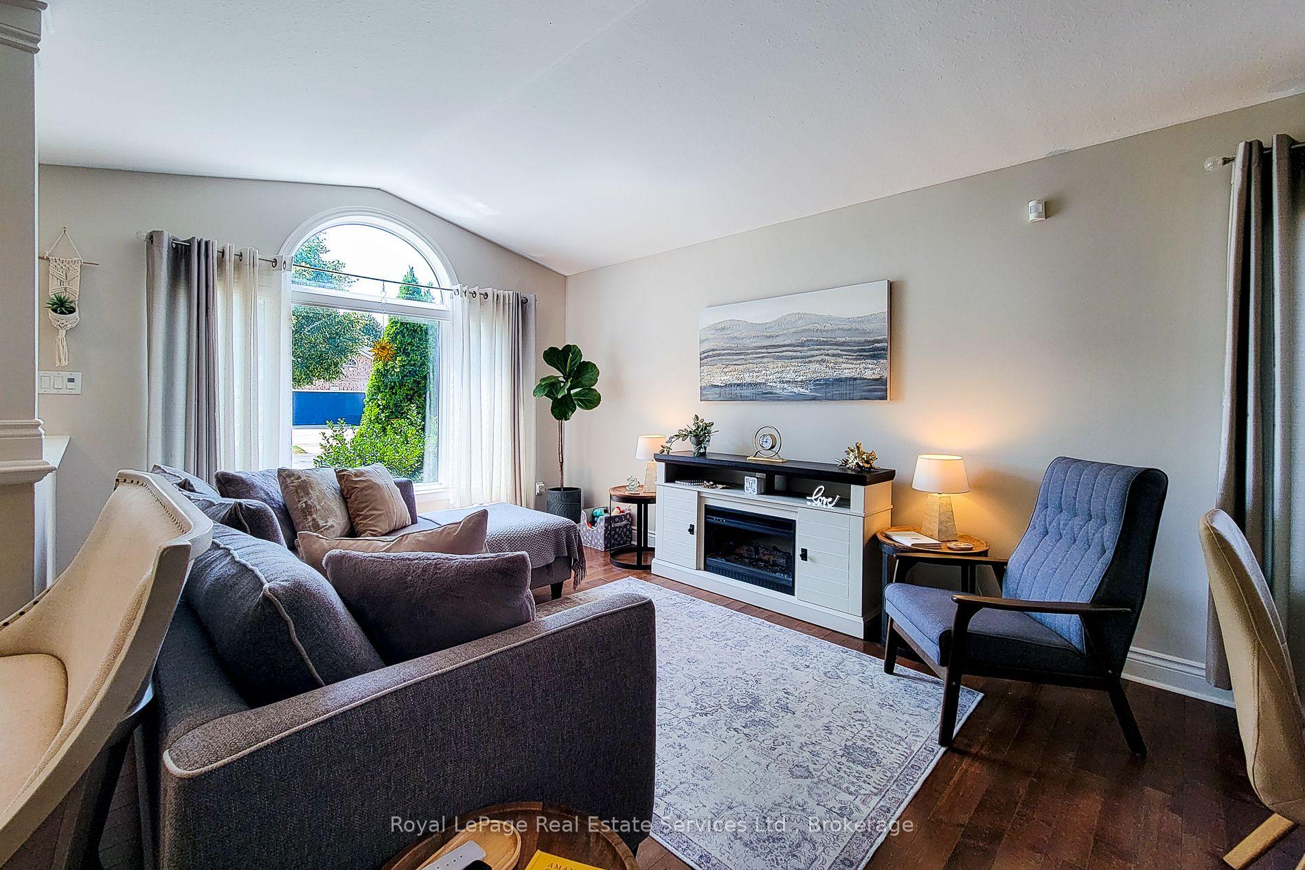 8111 Woodsview Crescent