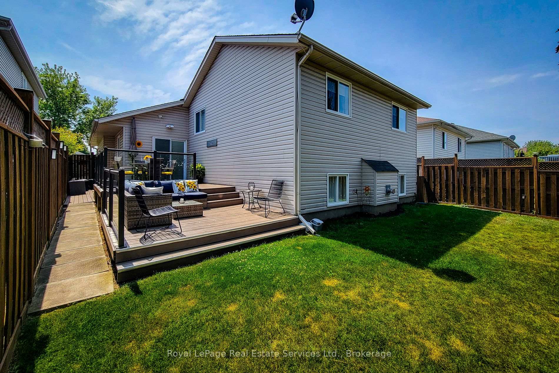 8111 Woodsview Crescent