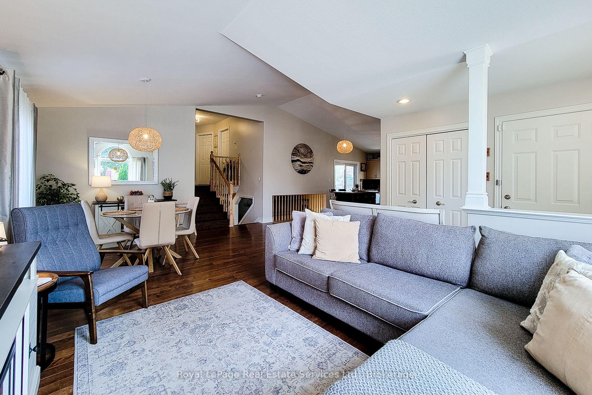 8111 Woodsview Crescent