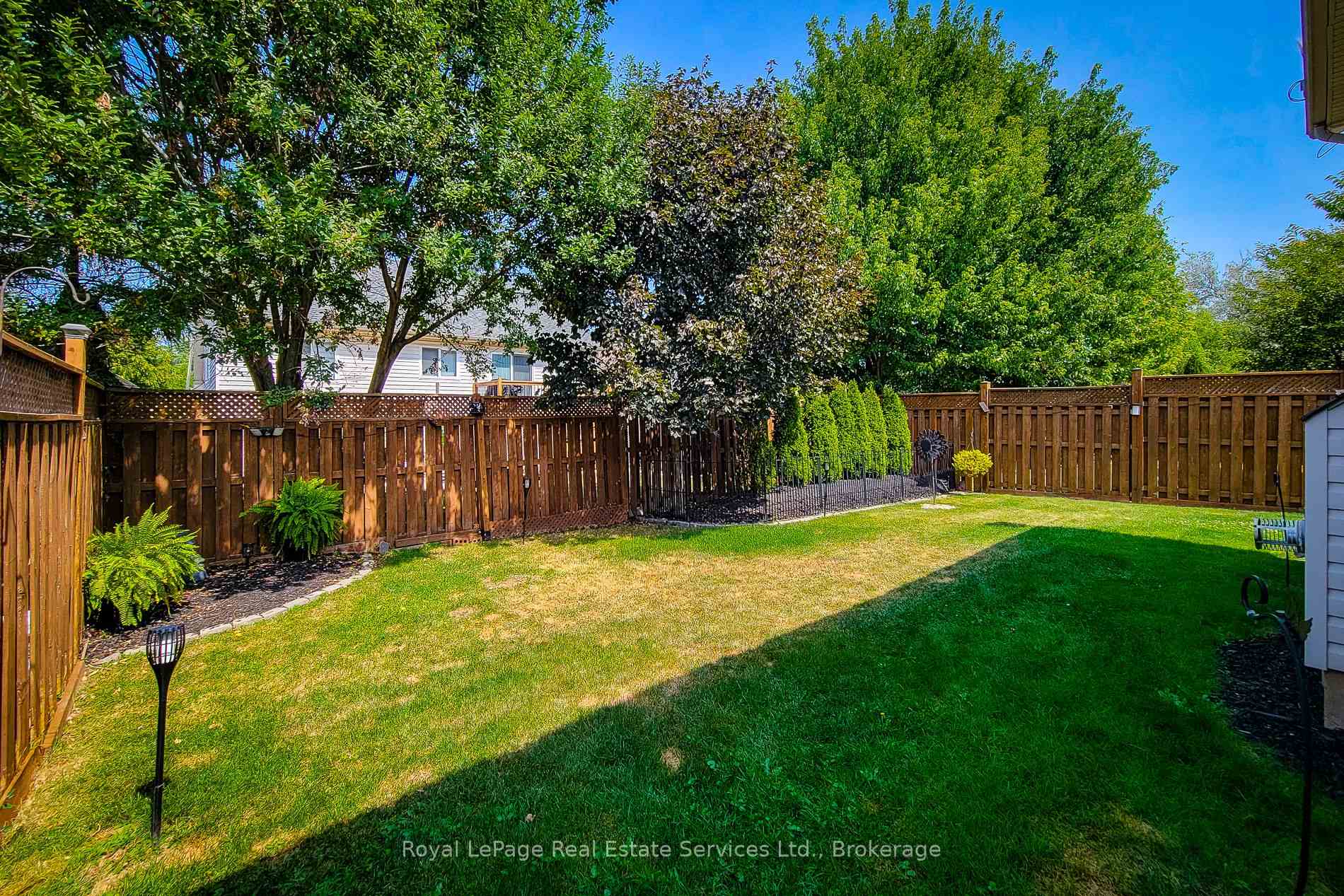 8111 Woodsview Crescent