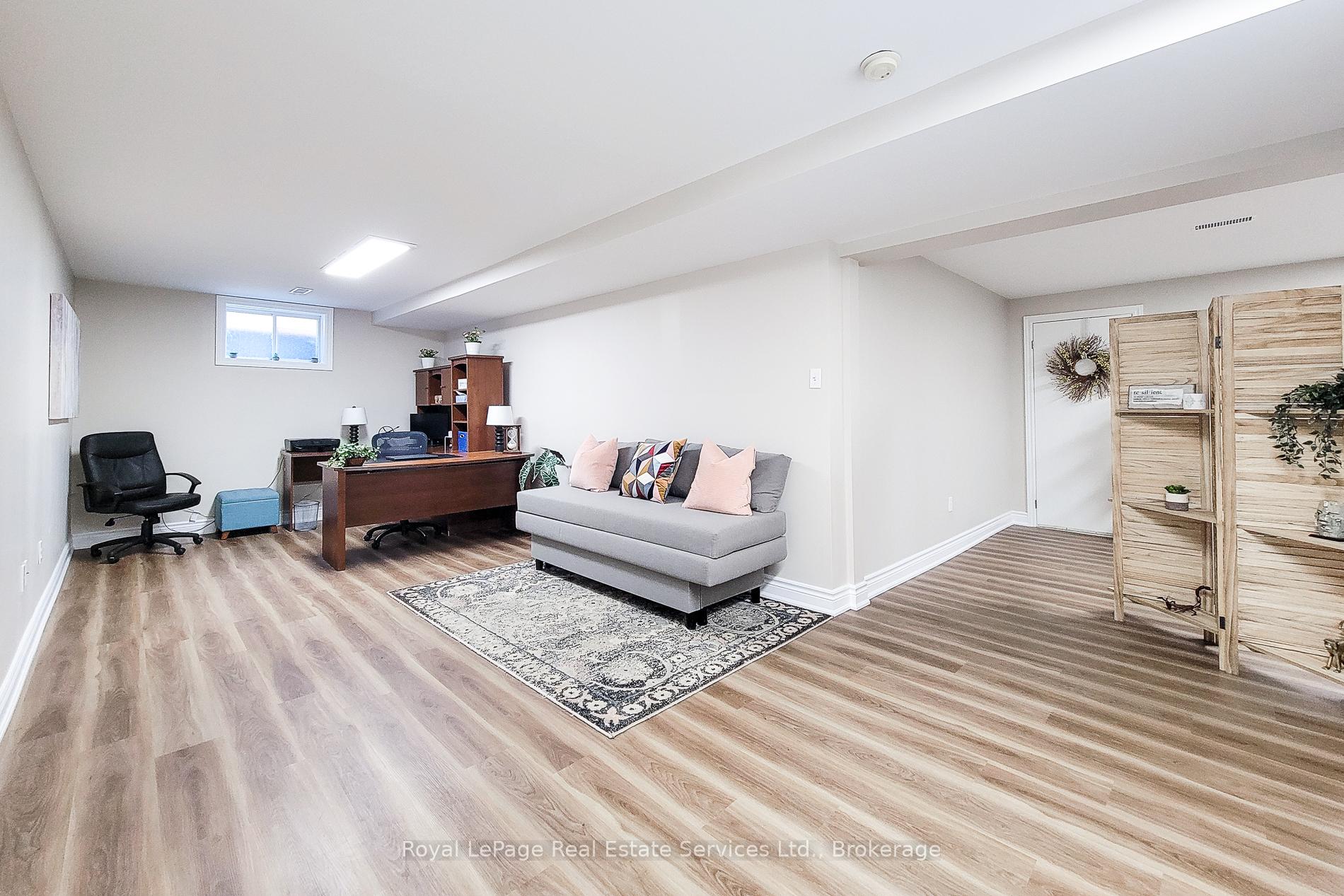 8111 Woodsview Crescent