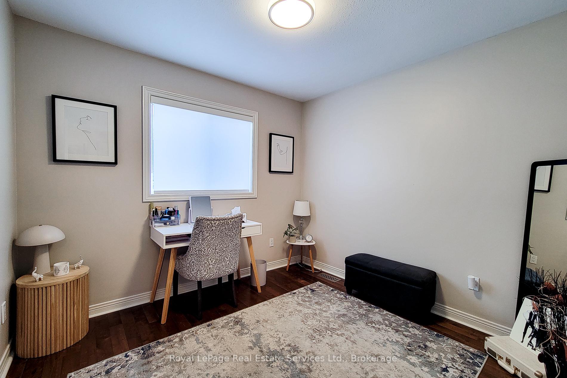 8111 Woodsview Crescent