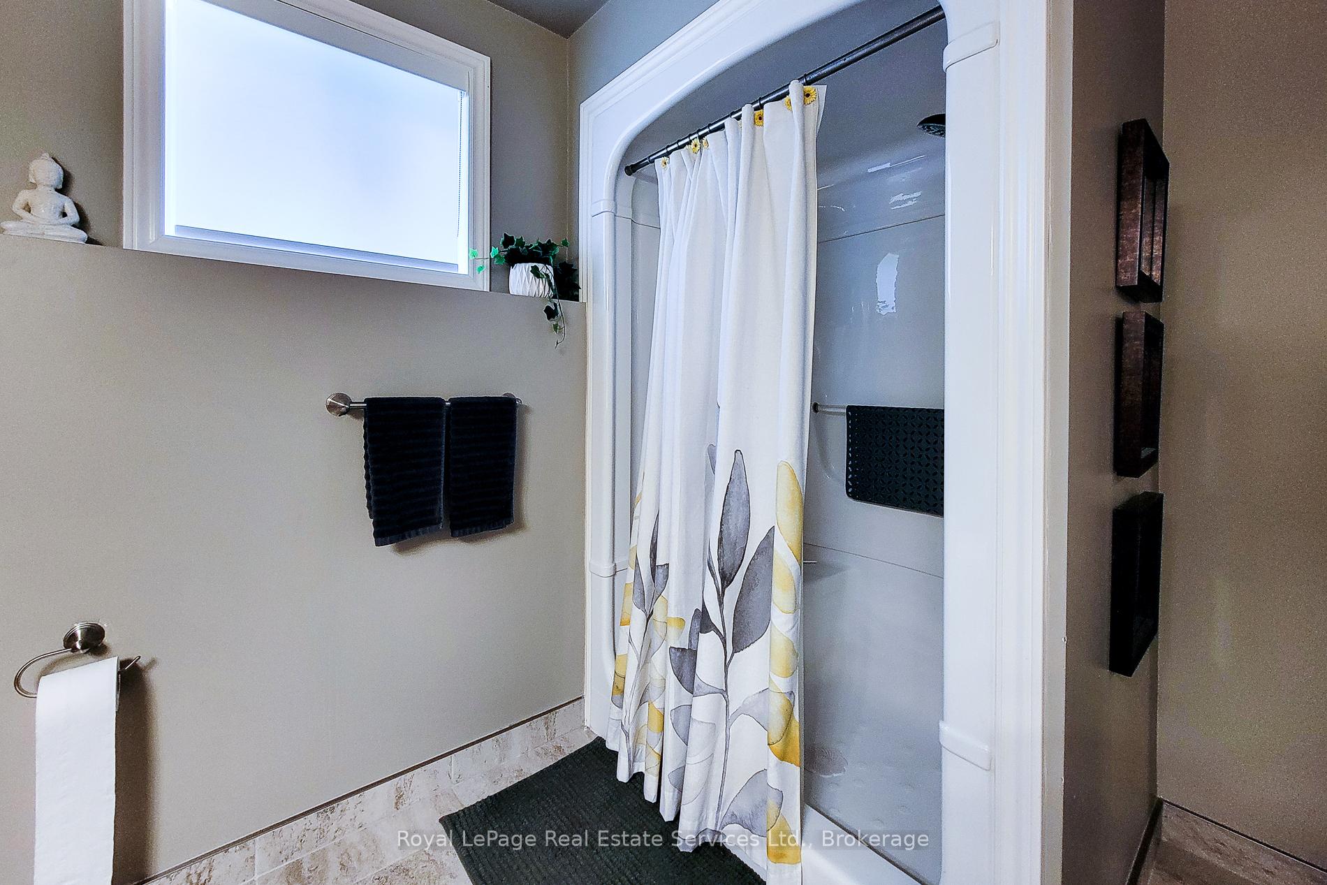 8111 Woodsview Crescent