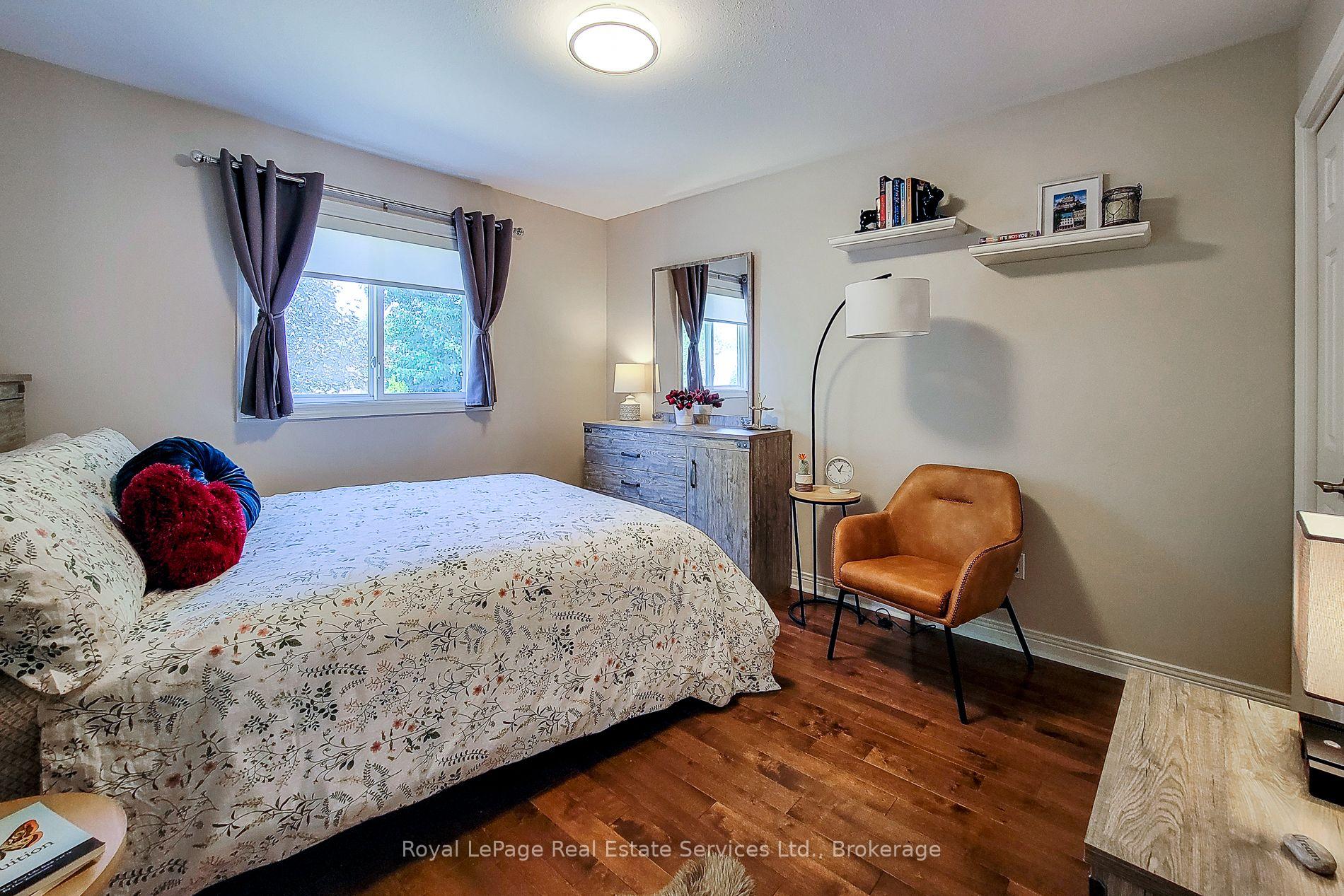 8111 Woodsview Crescent