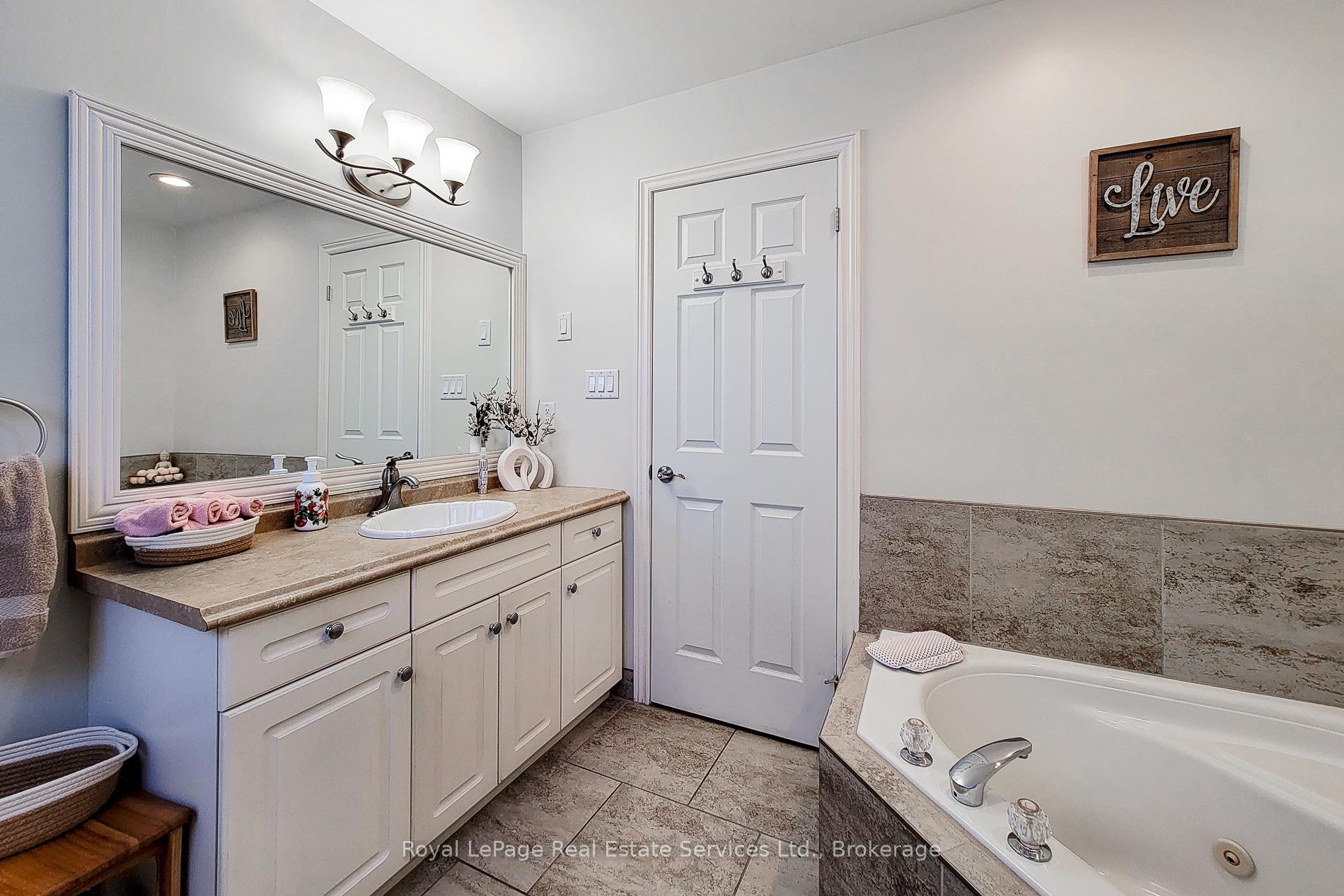 8111 Woodsview Crescent