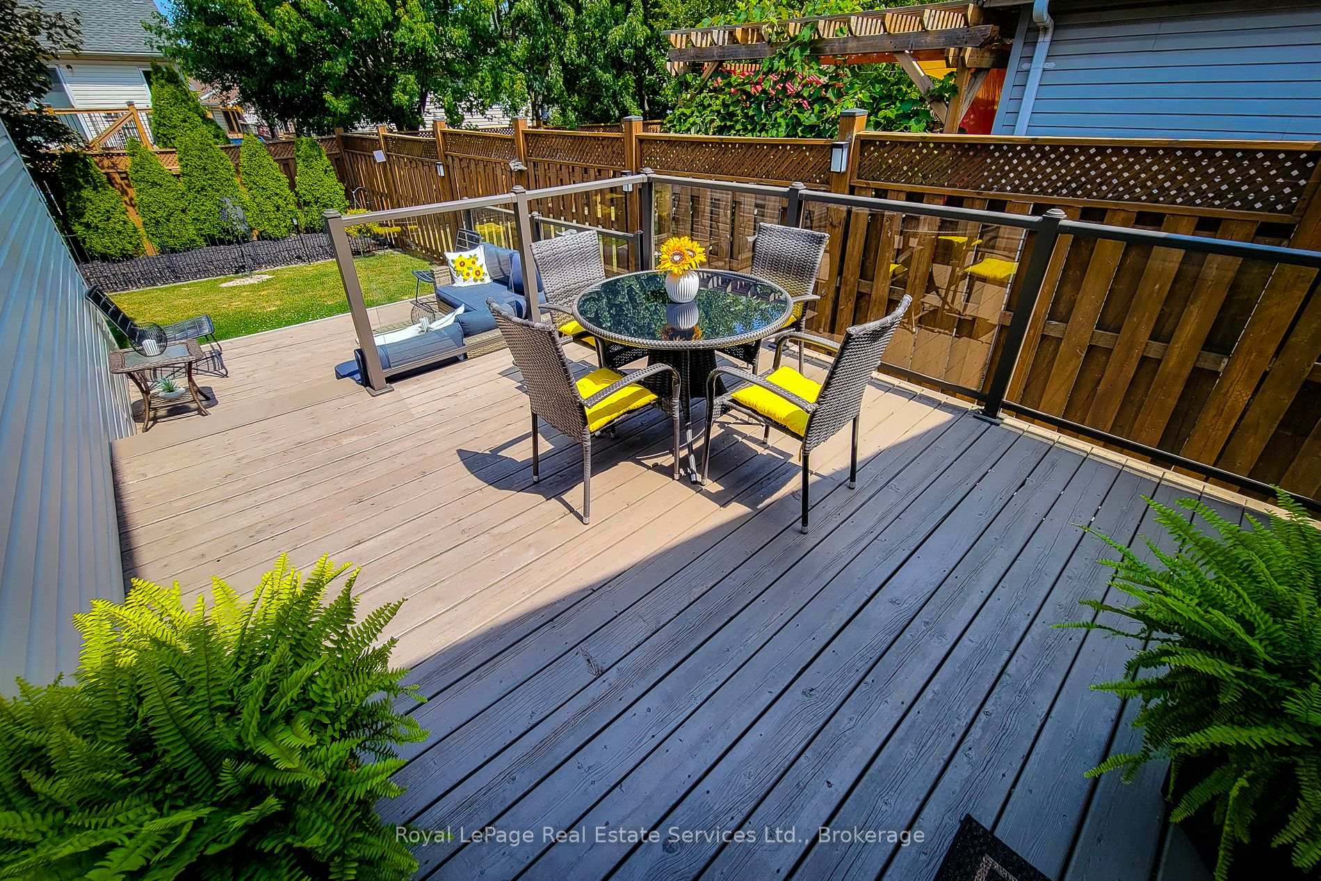 8111 Woodsview Crescent