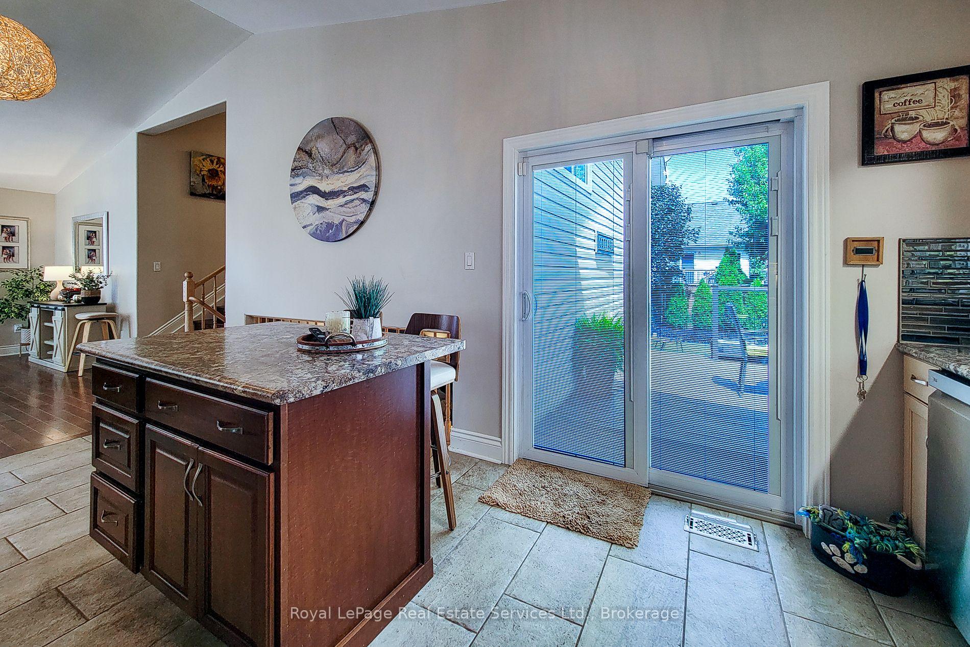 8111 Woodsview Crescent