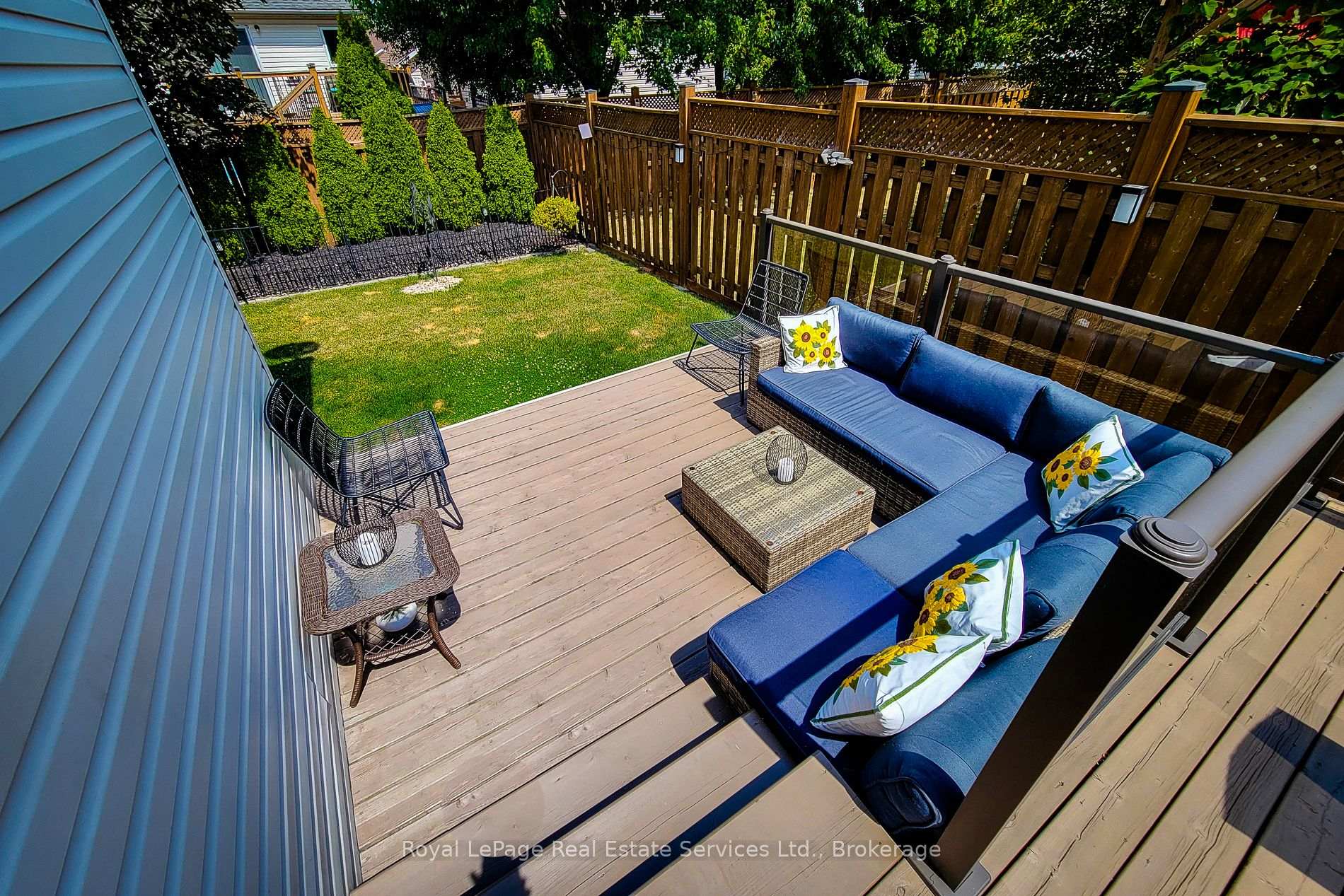 8111 Woodsview Crescent