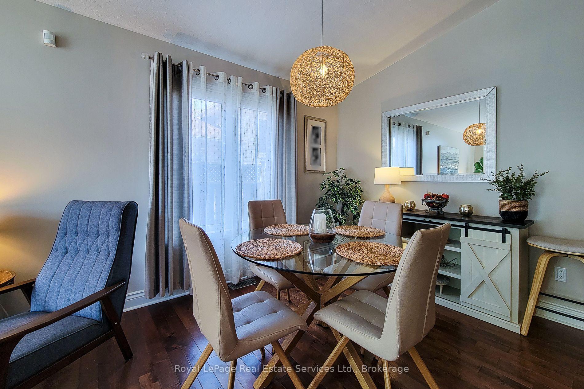 8111 Woodsview Crescent