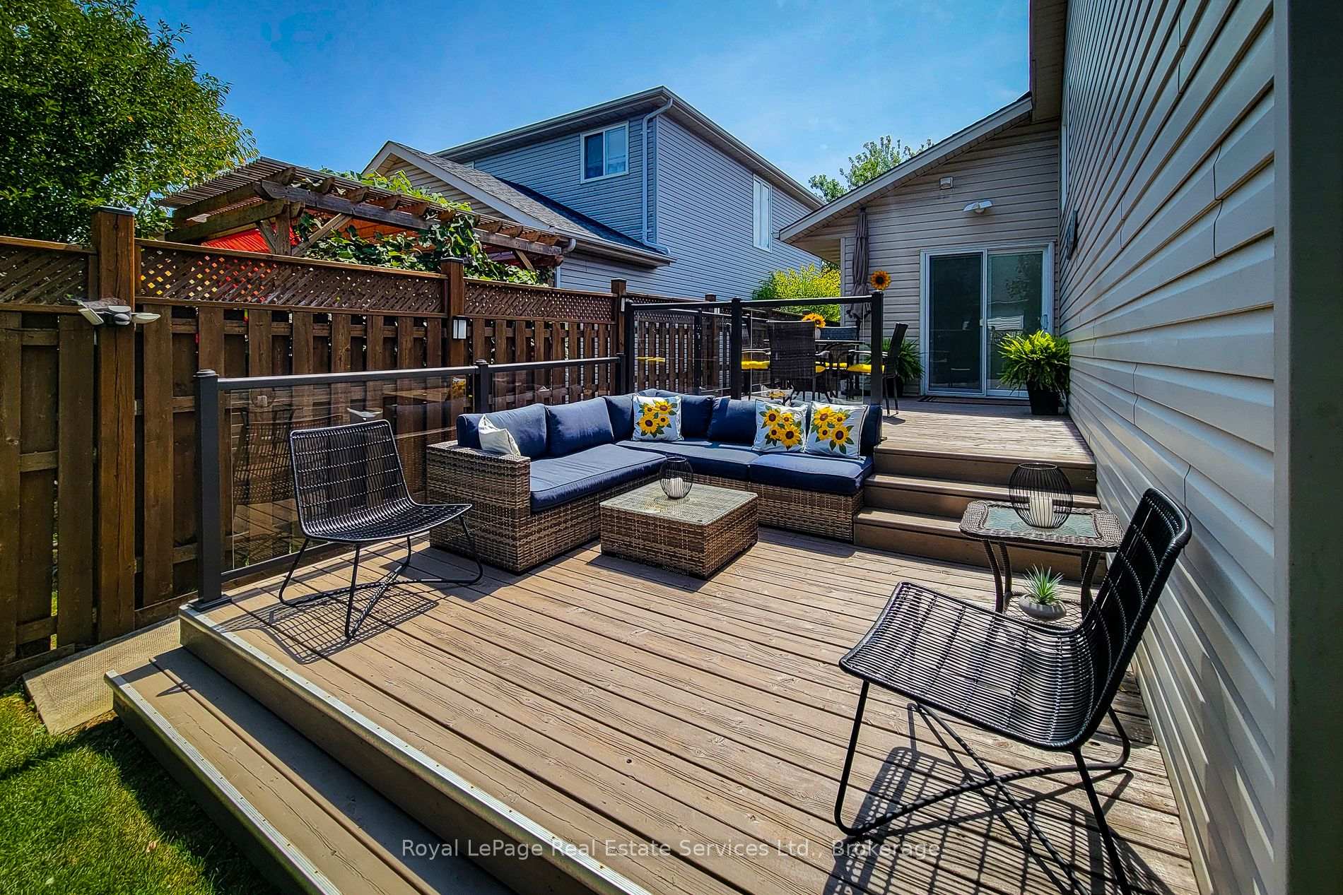 8111 Woodsview Crescent