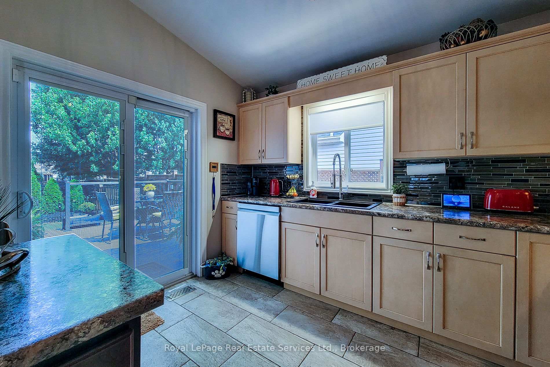 8111 Woodsview Crescent